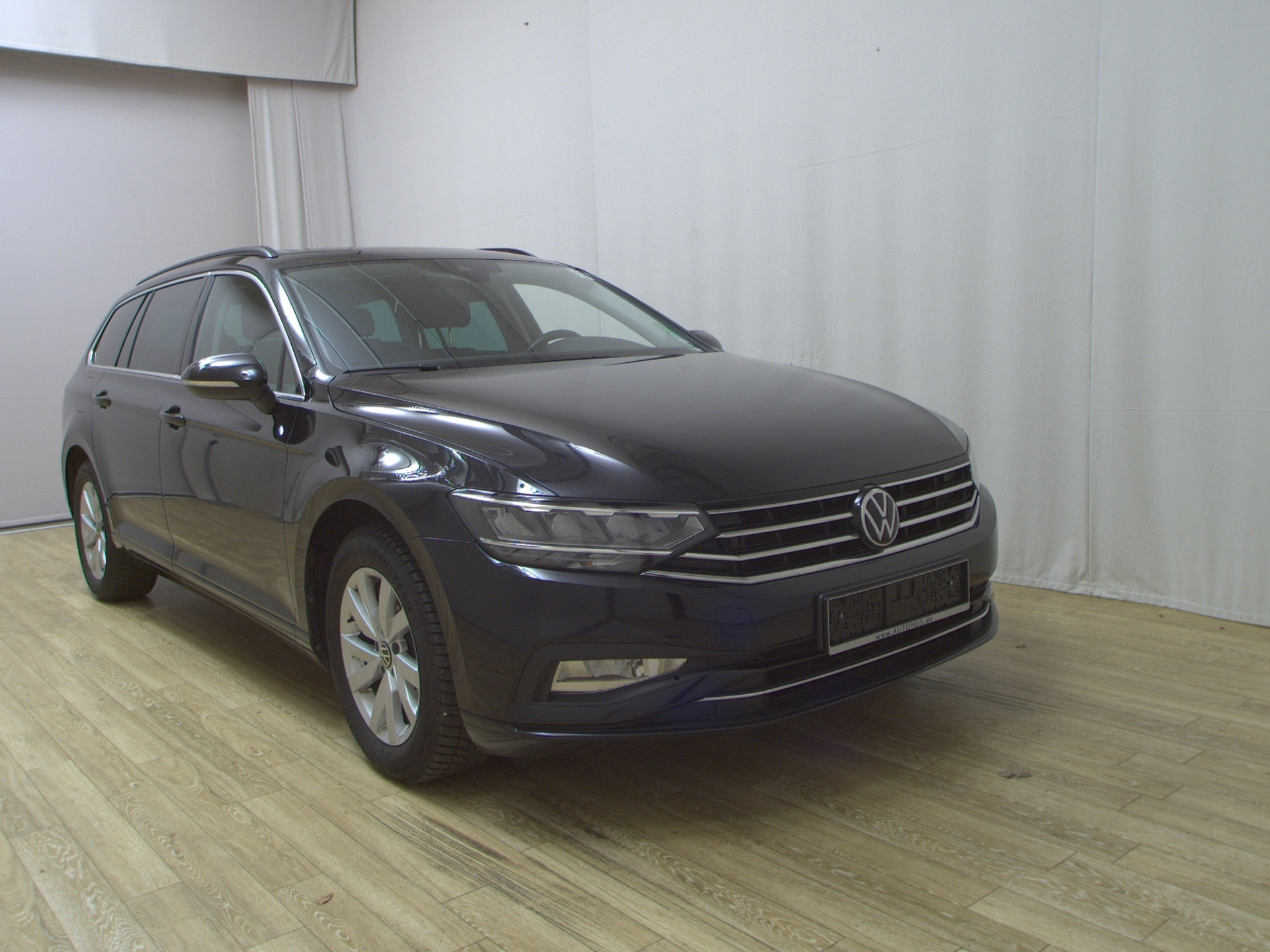 Volkswagen Passat Var. 2.0 TDI Business Navi LED DC Pano 3
