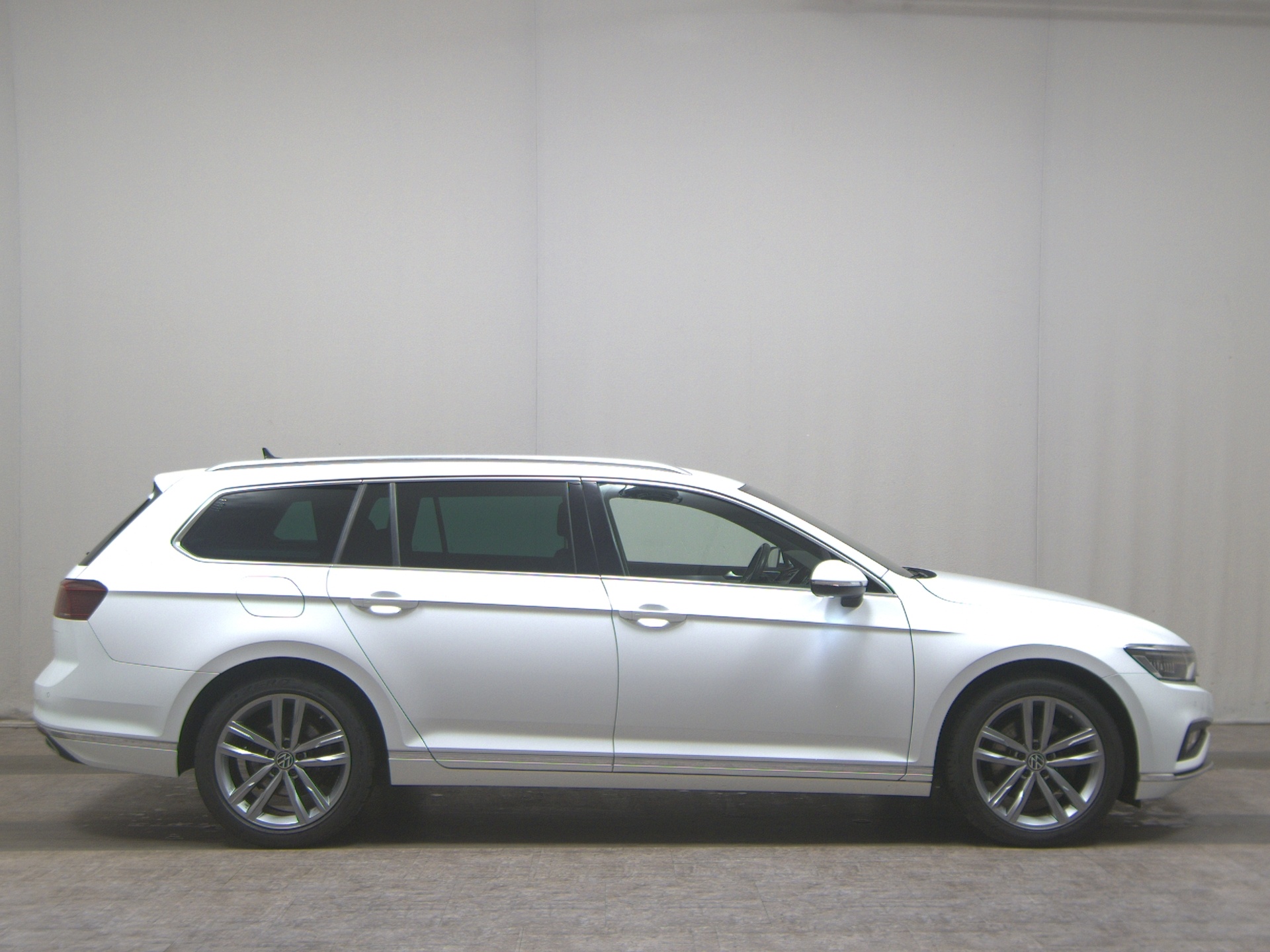 Volkswagen Passat Var. 2.0 TDI Elegance Navi Matrix AID RfK