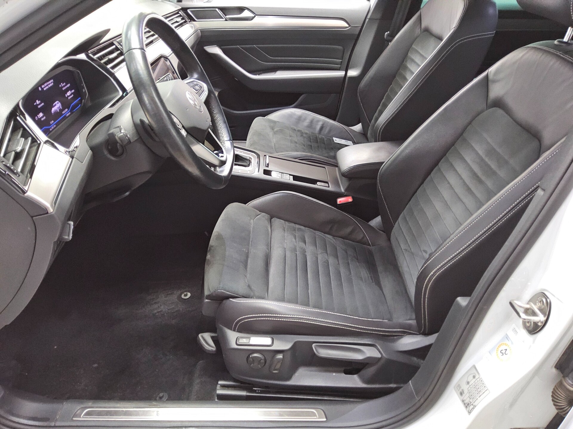 Volkswagen Passat Var. 2.0 TDI Elegance Navi Matrix AID RfK 9