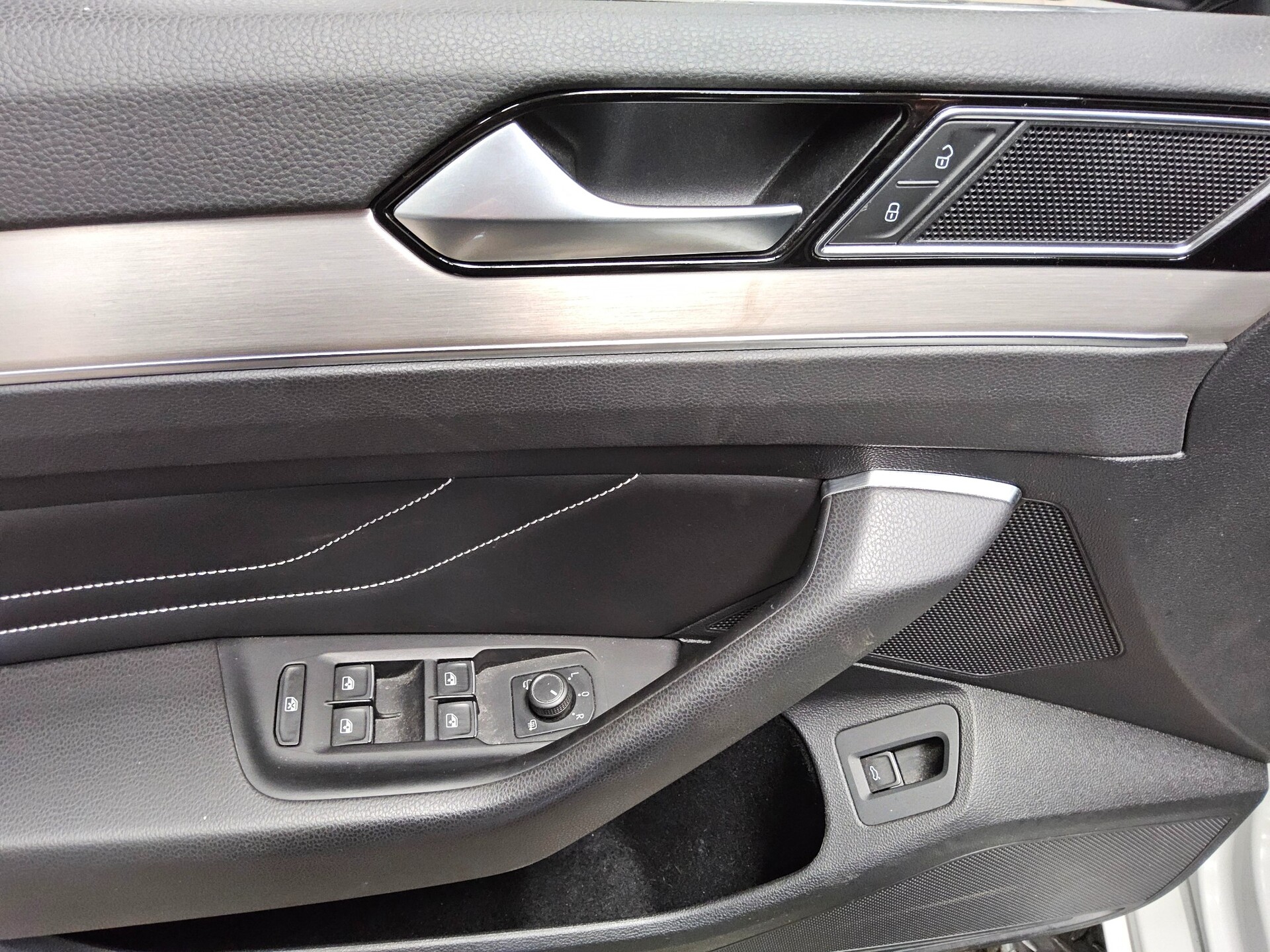 Volkswagen Passat Var. 2.0 TDI Elegance Navi Matrix AID RfK 10