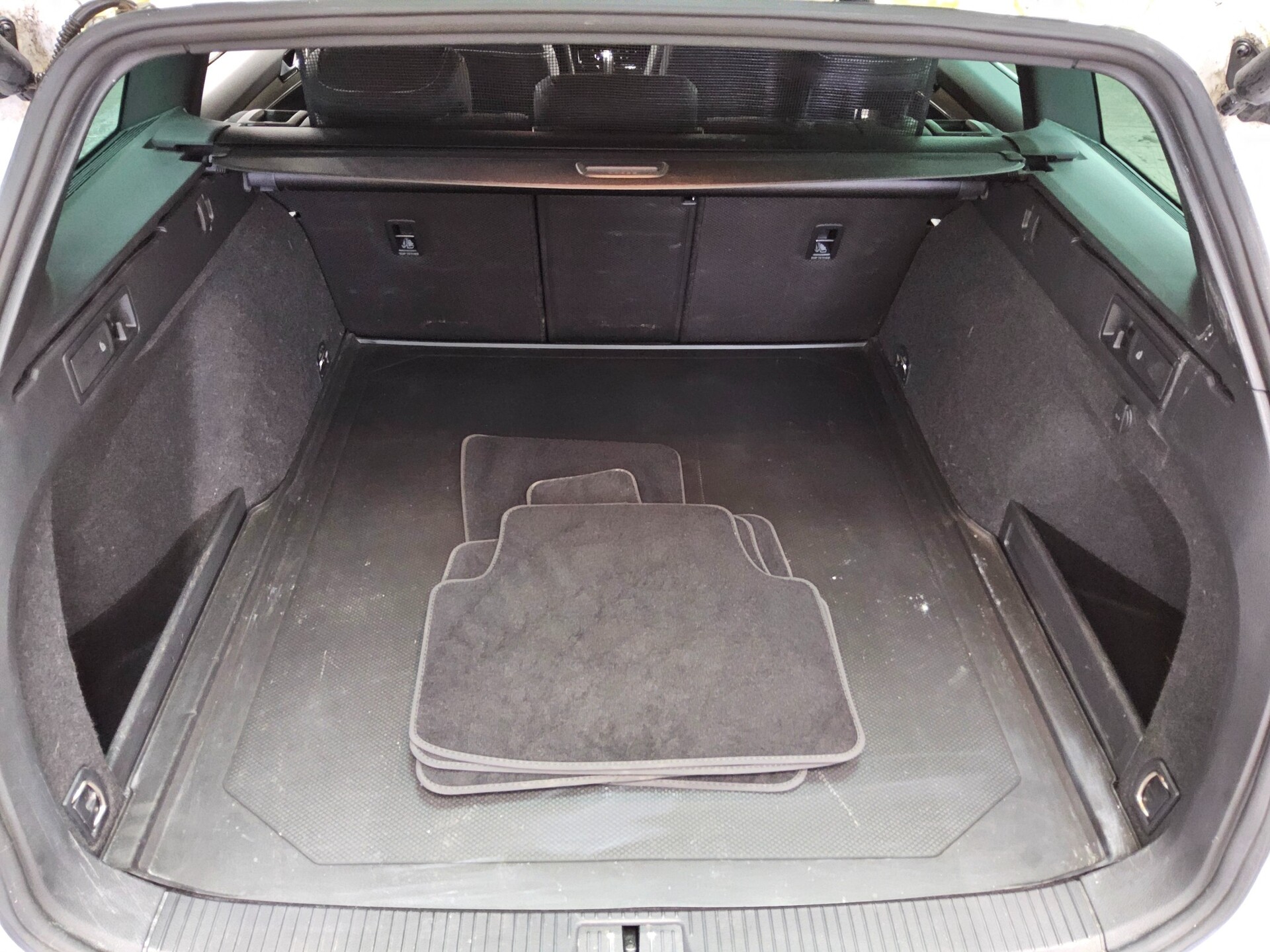 Volkswagen Passat Var. 2.0 TDI Elegance Navi Matrix AID RfK 12