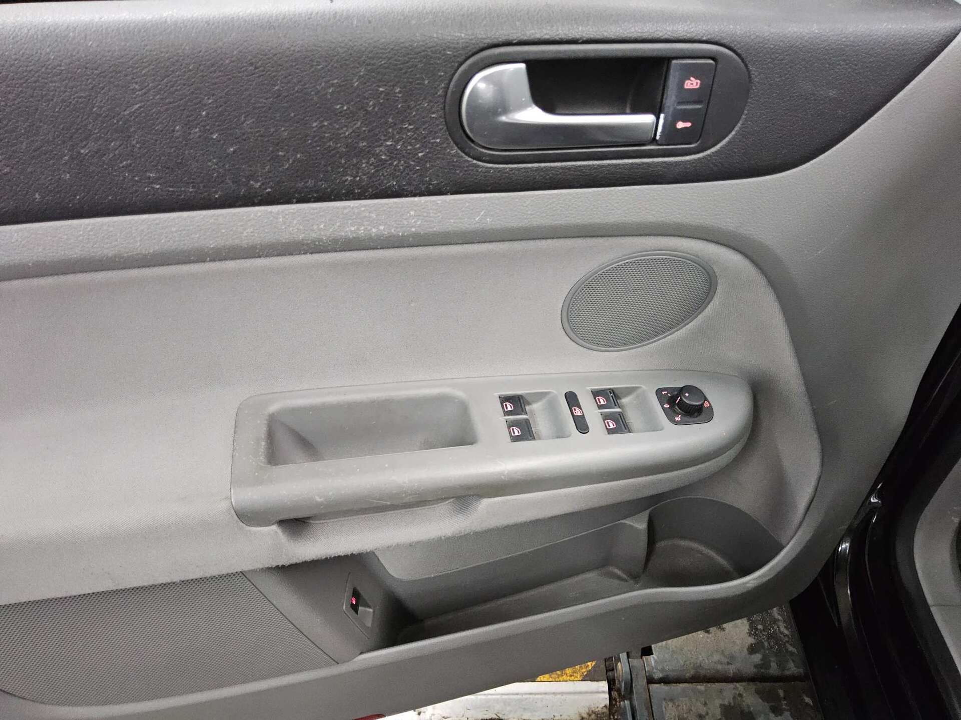 Volkswagen Golf Plus 1.6 TDI Trendline AHK Navi Klima 9