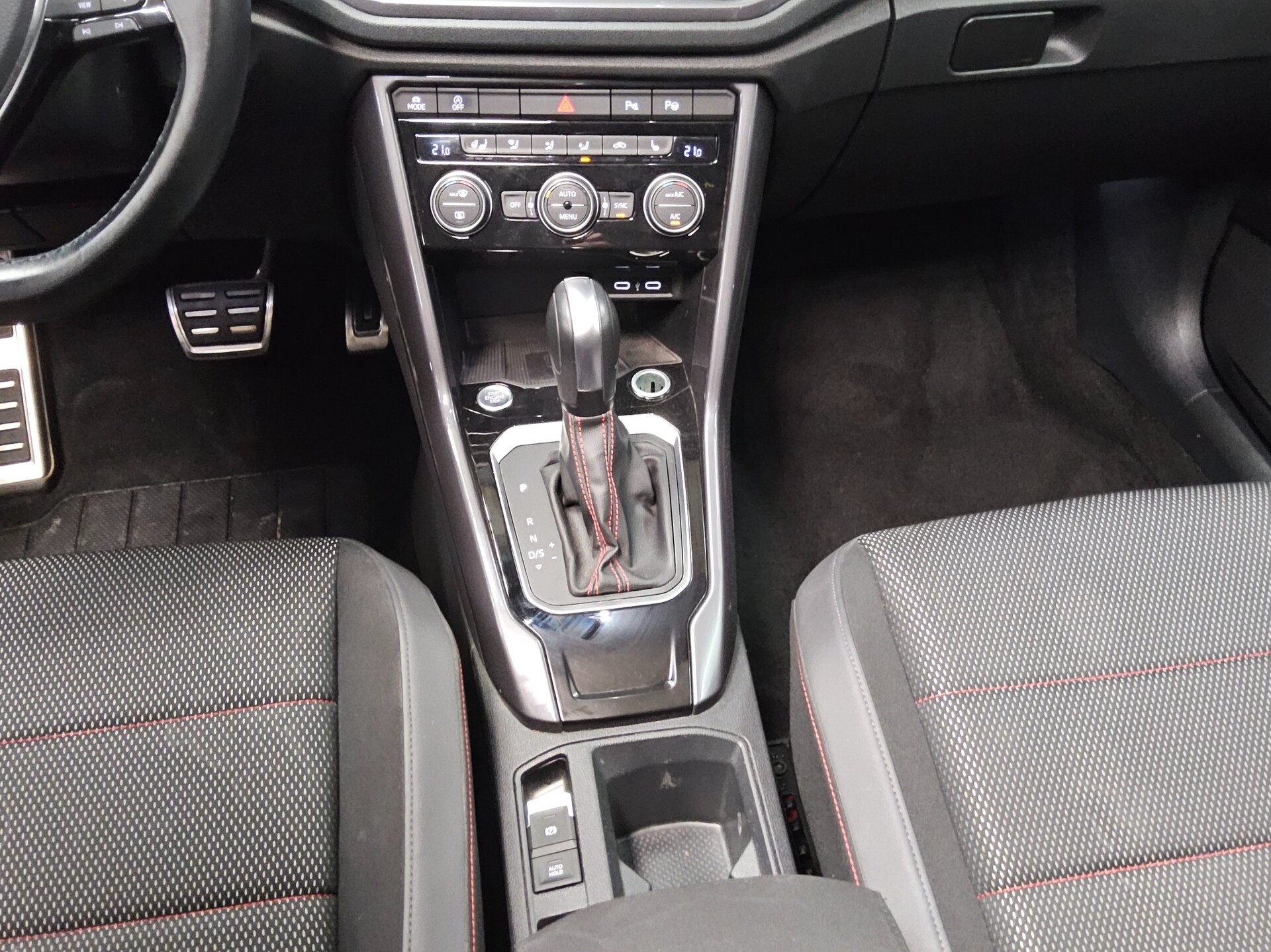 Volkswagen T-Roc 2.0 TDI Sport Navi LED AID Pano RfK AHK 6