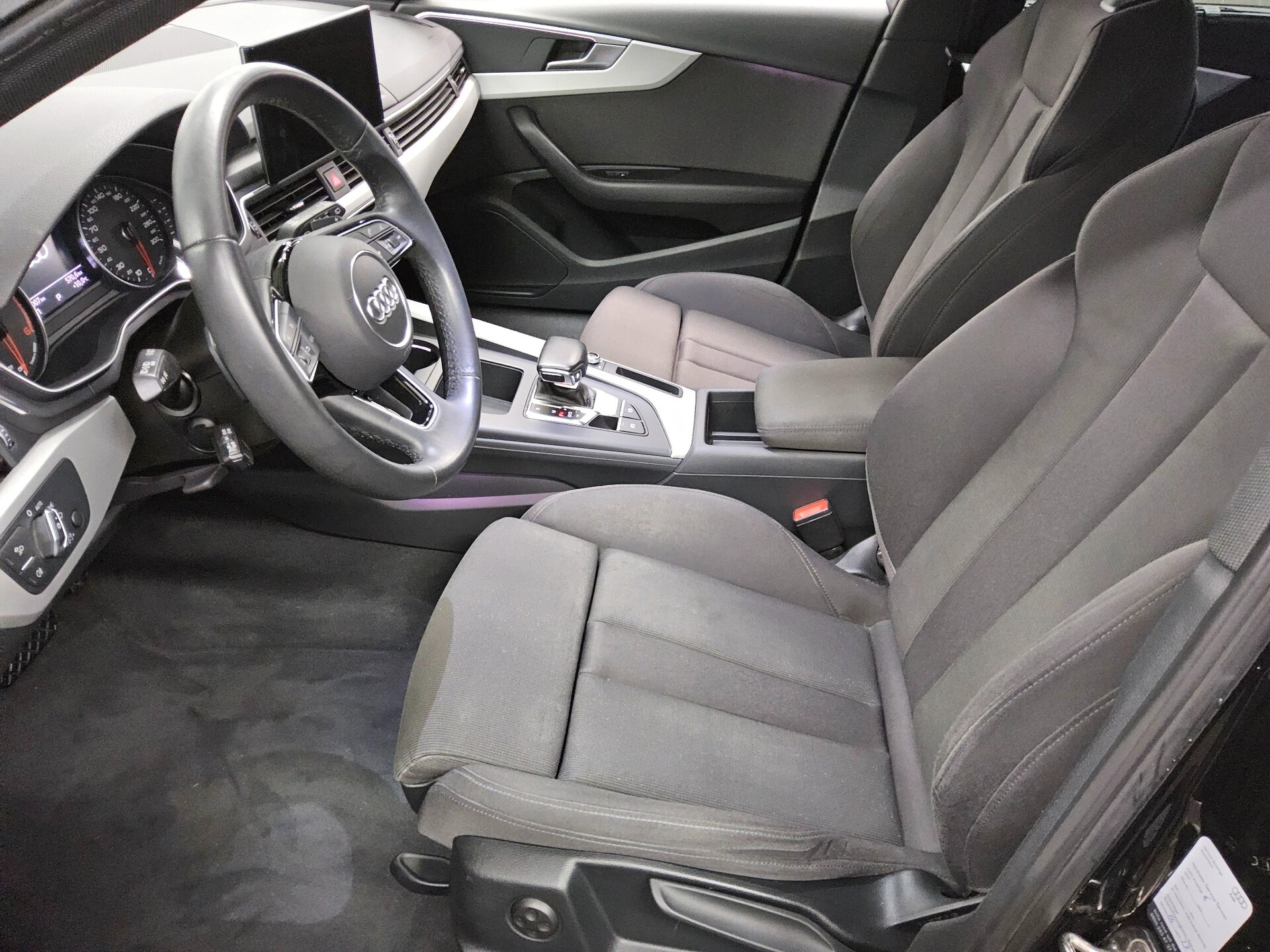 Audi A4 Avant 35 TDI advanced Navi+ LED RFK Ambiente 8