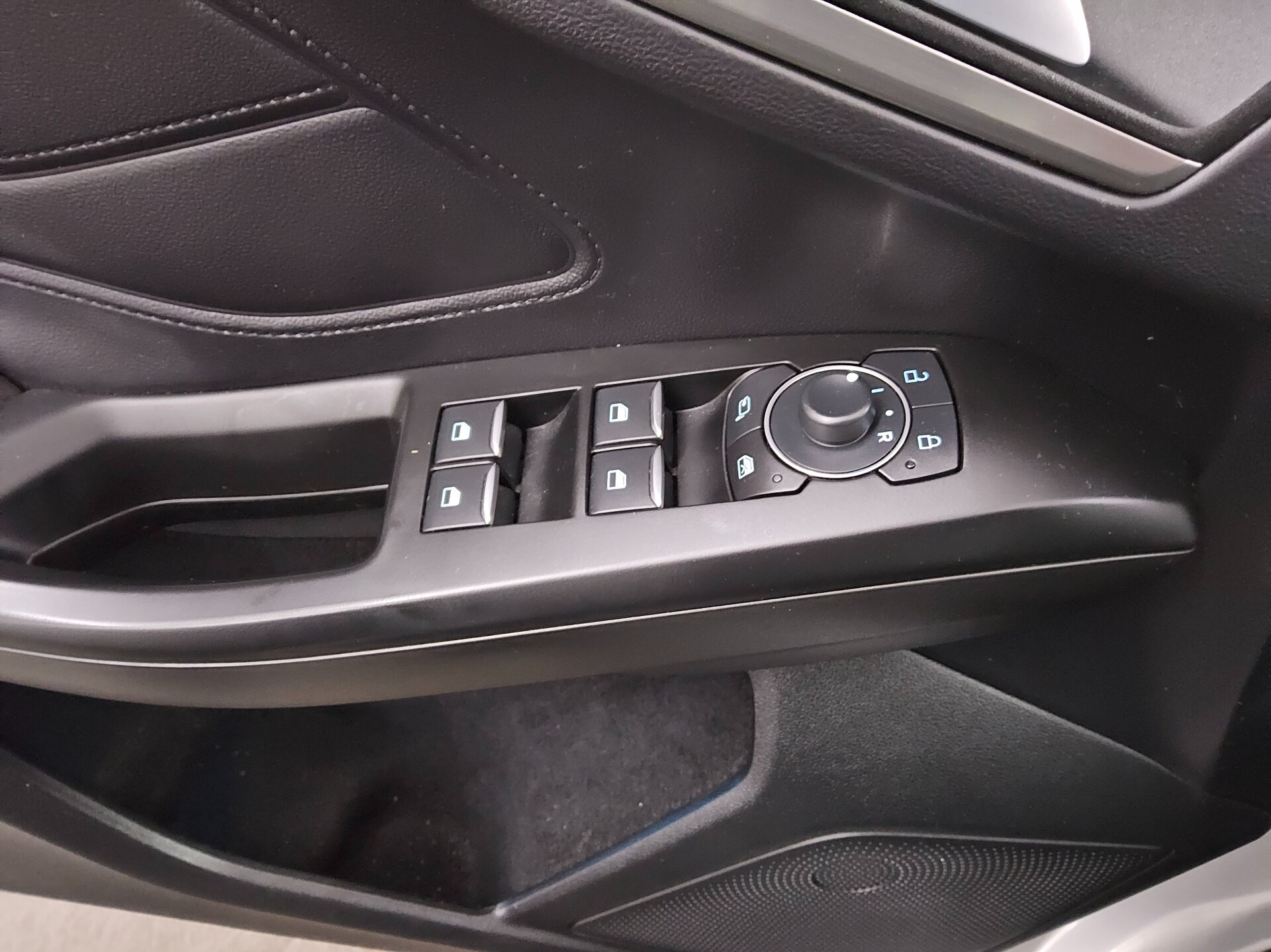 Ford Focus Turnier 1.5 EB Titanium X Navi LED RFK PDC 10