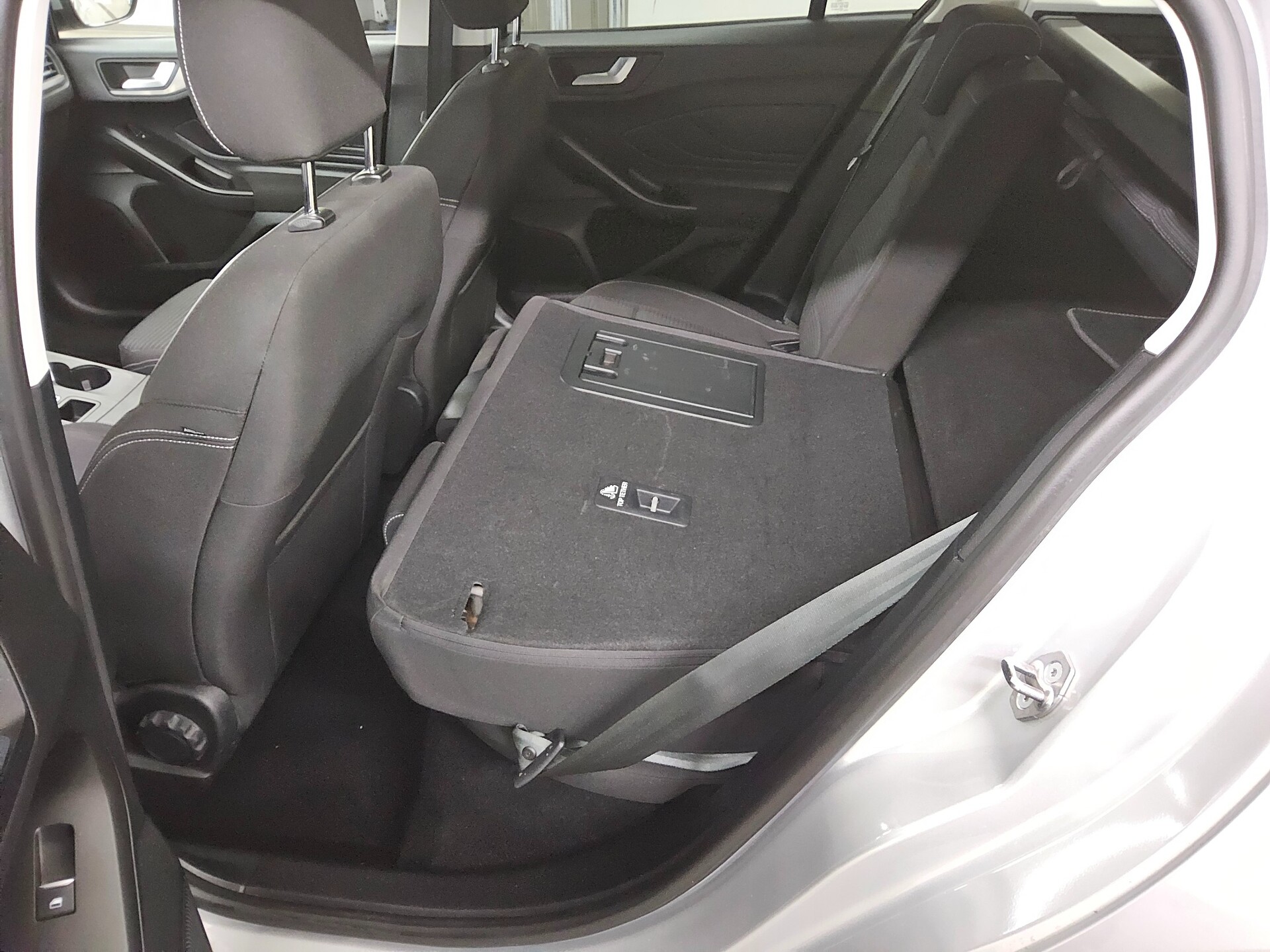 Ford Focus Turnier 1.5 EB Titanium X Navi LED RFK PDC 13