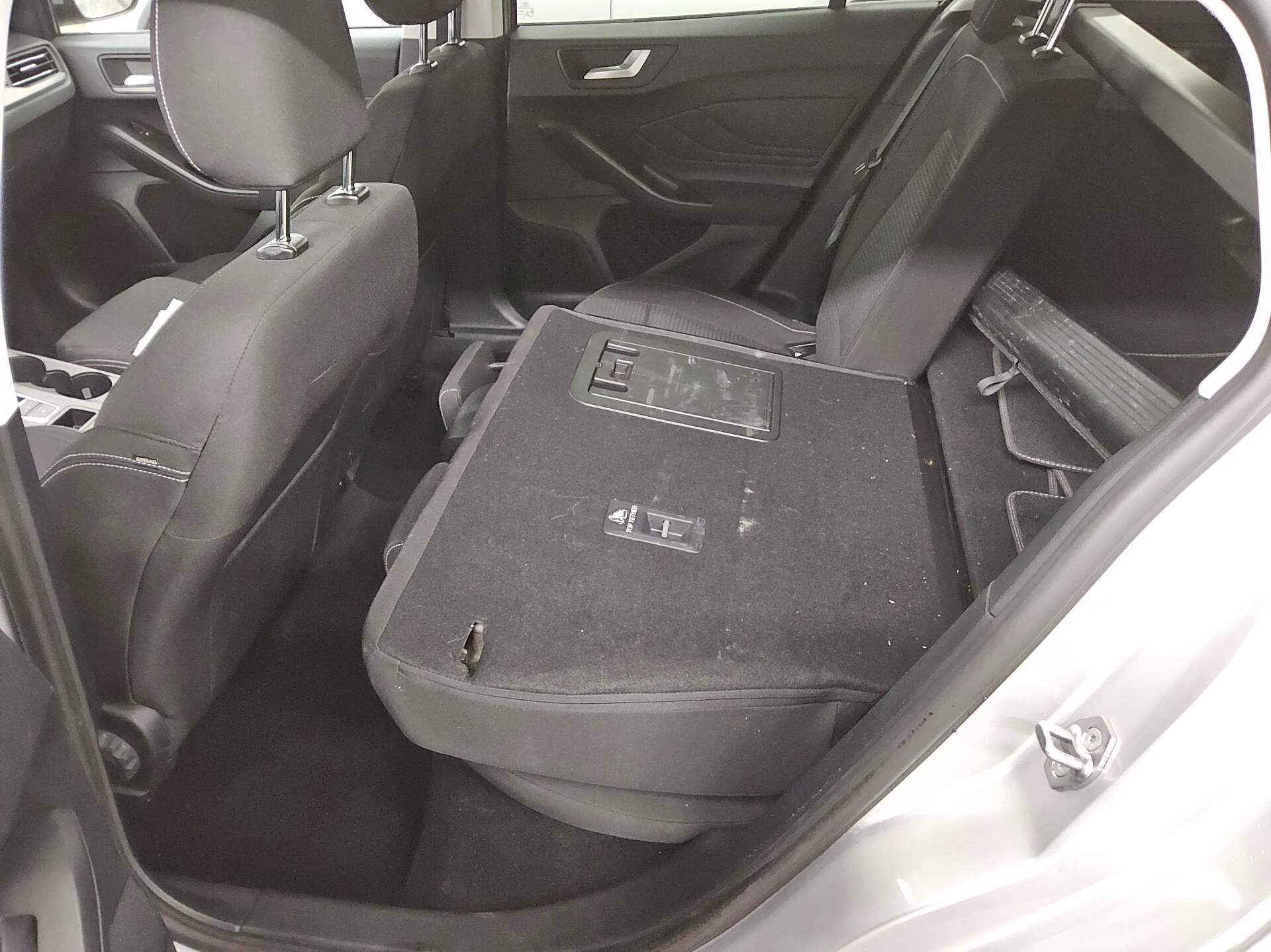 Ford Focus Turnier 1.5 EB Titanium X Navi DC LED RFK 13