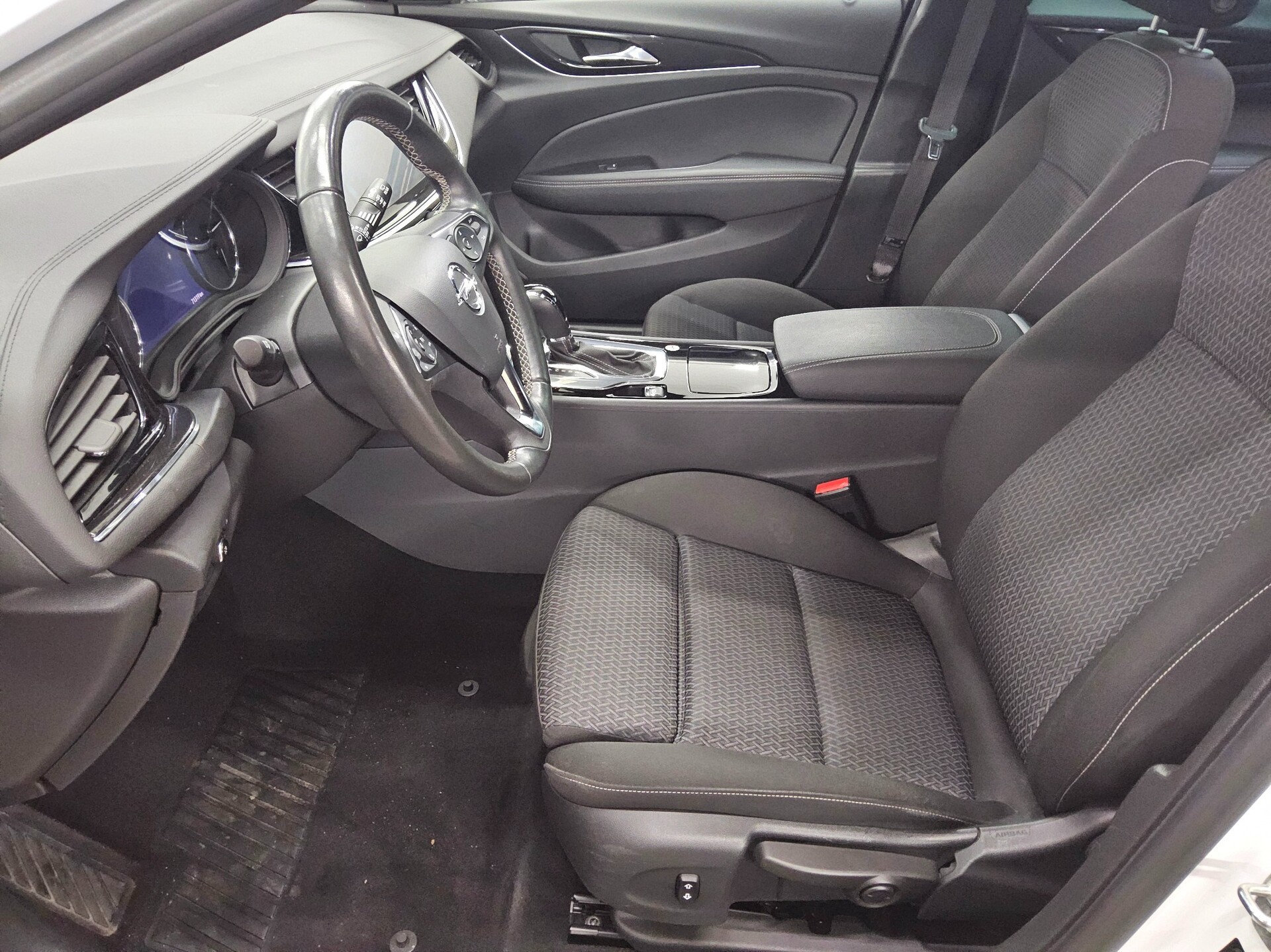 Opel Insignia ST 1.5 D Business Elegance Navi LED RFK 8