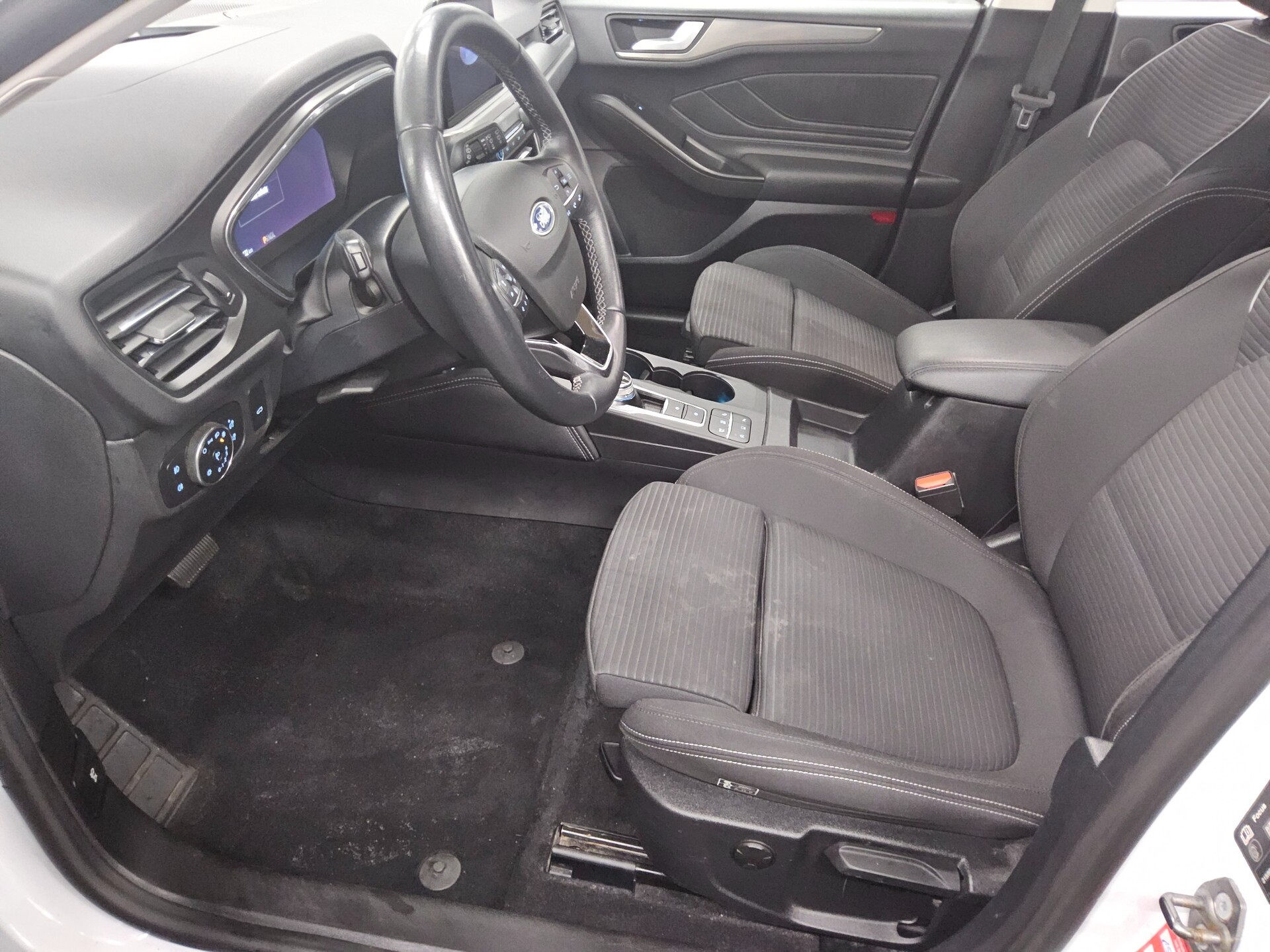 Ford Focus Turnier 2.0 EB Titanium X Pano LED HuD RfK 9