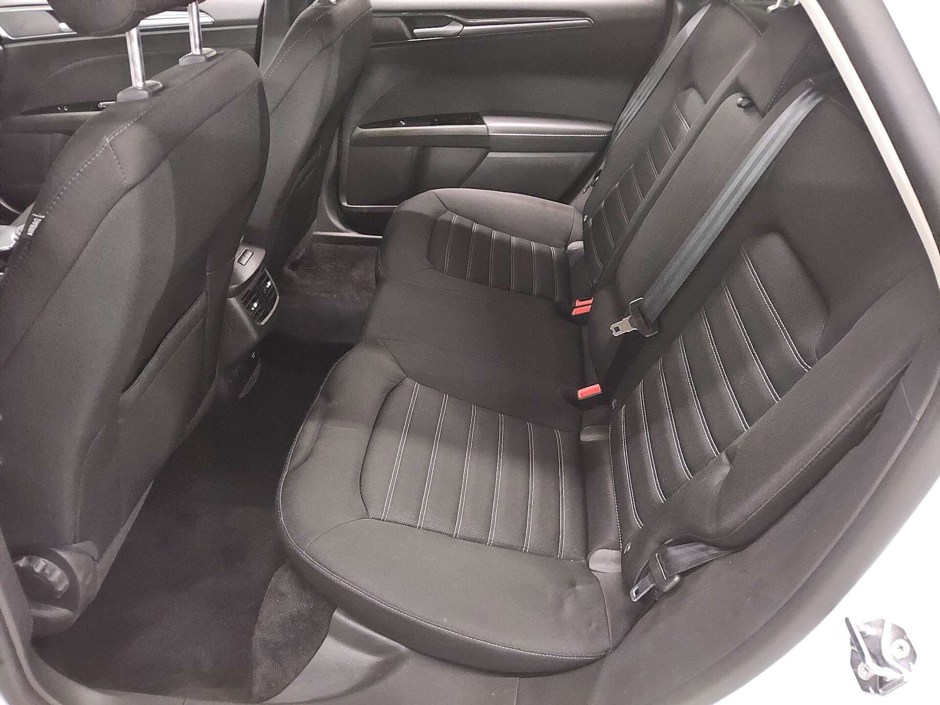 Ford Mondeo 2.0 EB Titanium Navi LED 4xShz ACC PDC 13