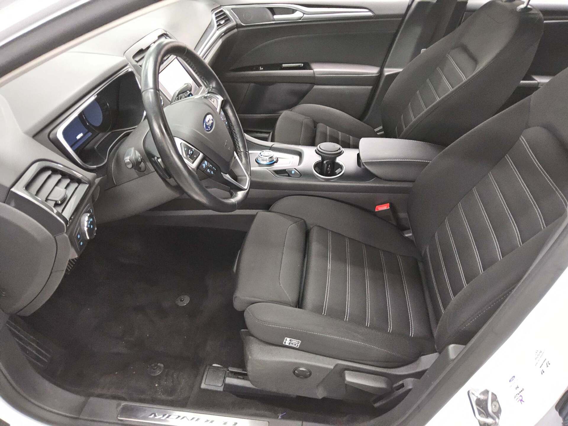 Ford Mondeo 2.0 EB Titanium Navi LED 4xShz ACC PDC 8