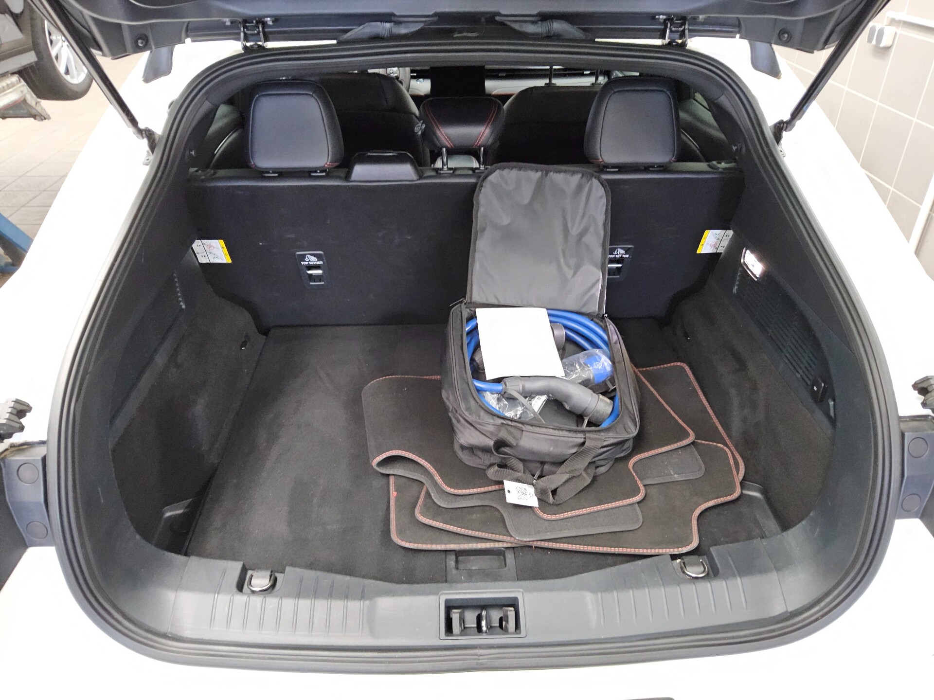 Ford Mustang Mach-E AWD Leder Navi LED+ RfK Memory 12