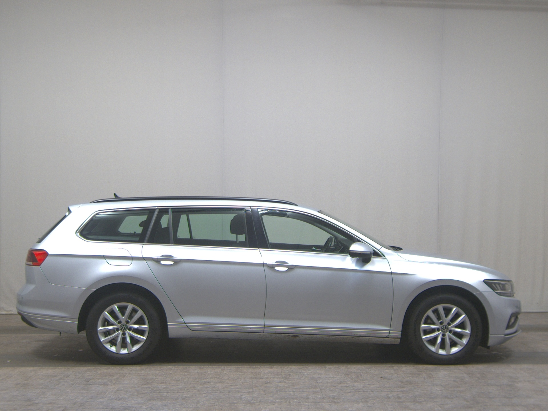 Volkswagen Passat Var. 2.0 TDI Business Navi LED AID RfK