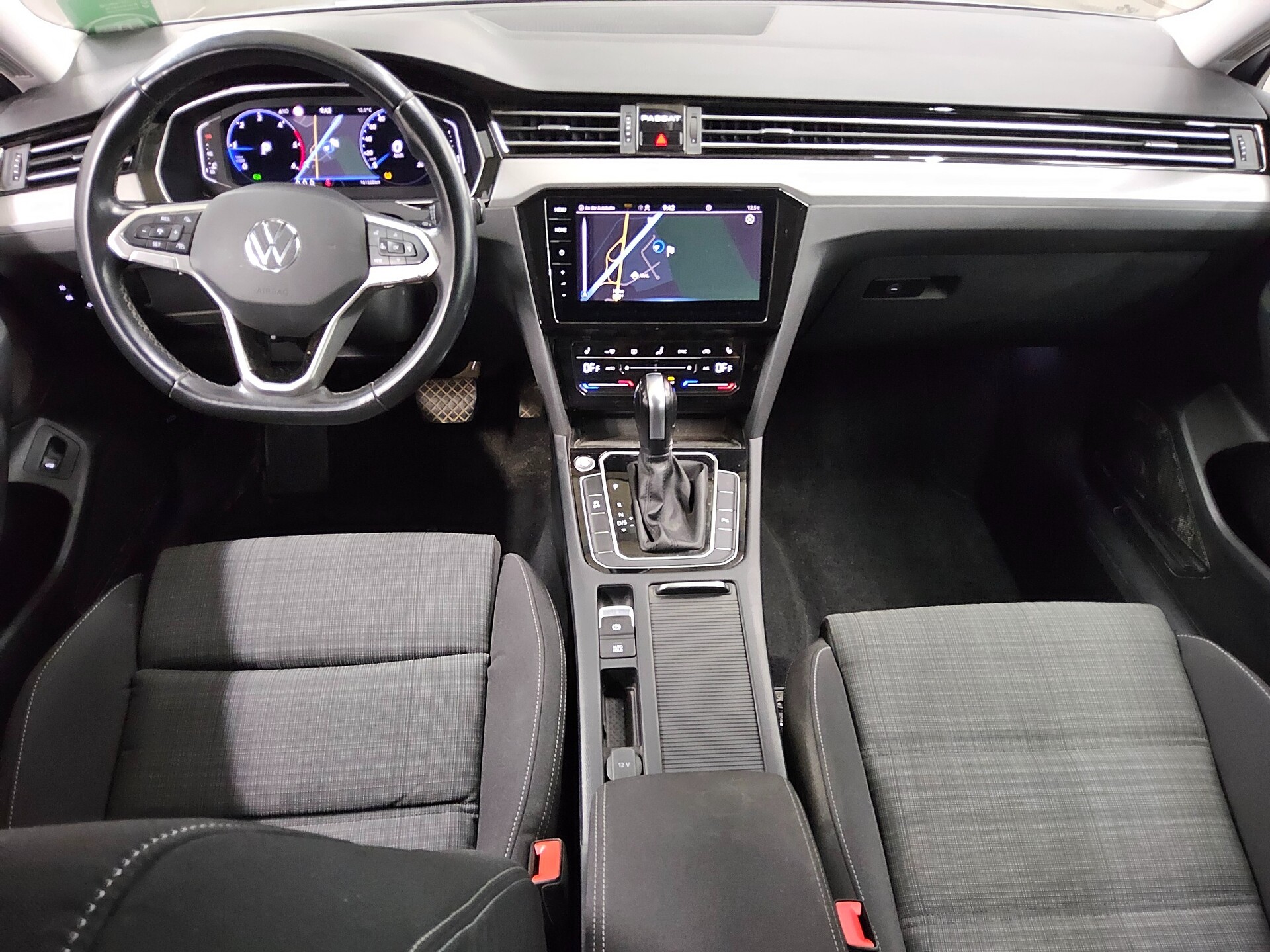 Volkswagen Passat Var. 2.0 TDI Business Navi LED AID RfK 5