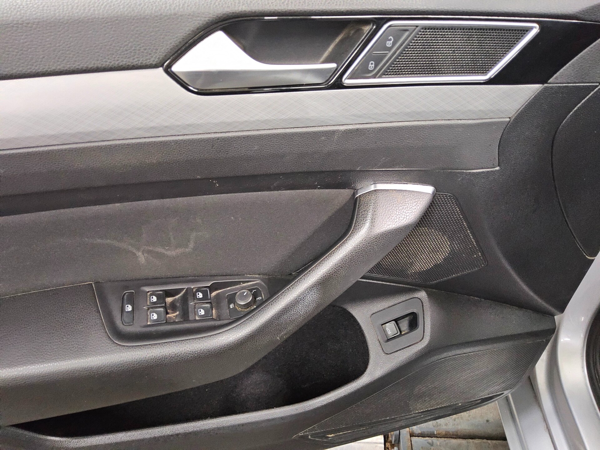 Volkswagen Passat Var. 2.0 TDI Business Navi LED AID RfK 10