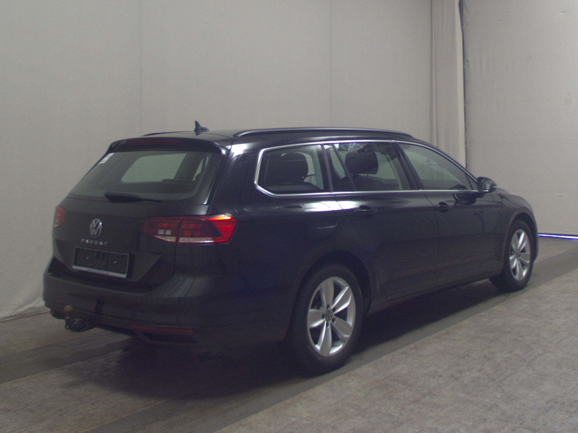Volkswagen Passat Var. 2.0 TDI Business Navi LED AID RFK 4