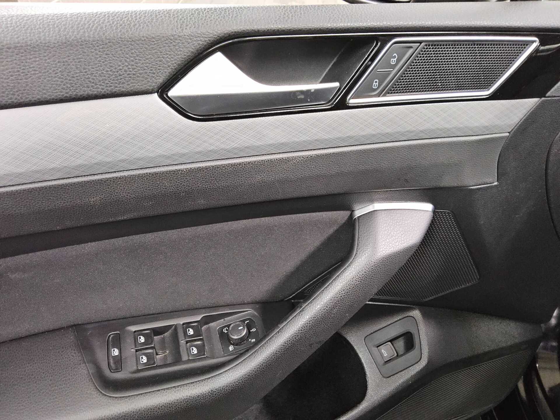 Volkswagen Passat Var. 2.0 TDI Business Navi LED AID RFK 10