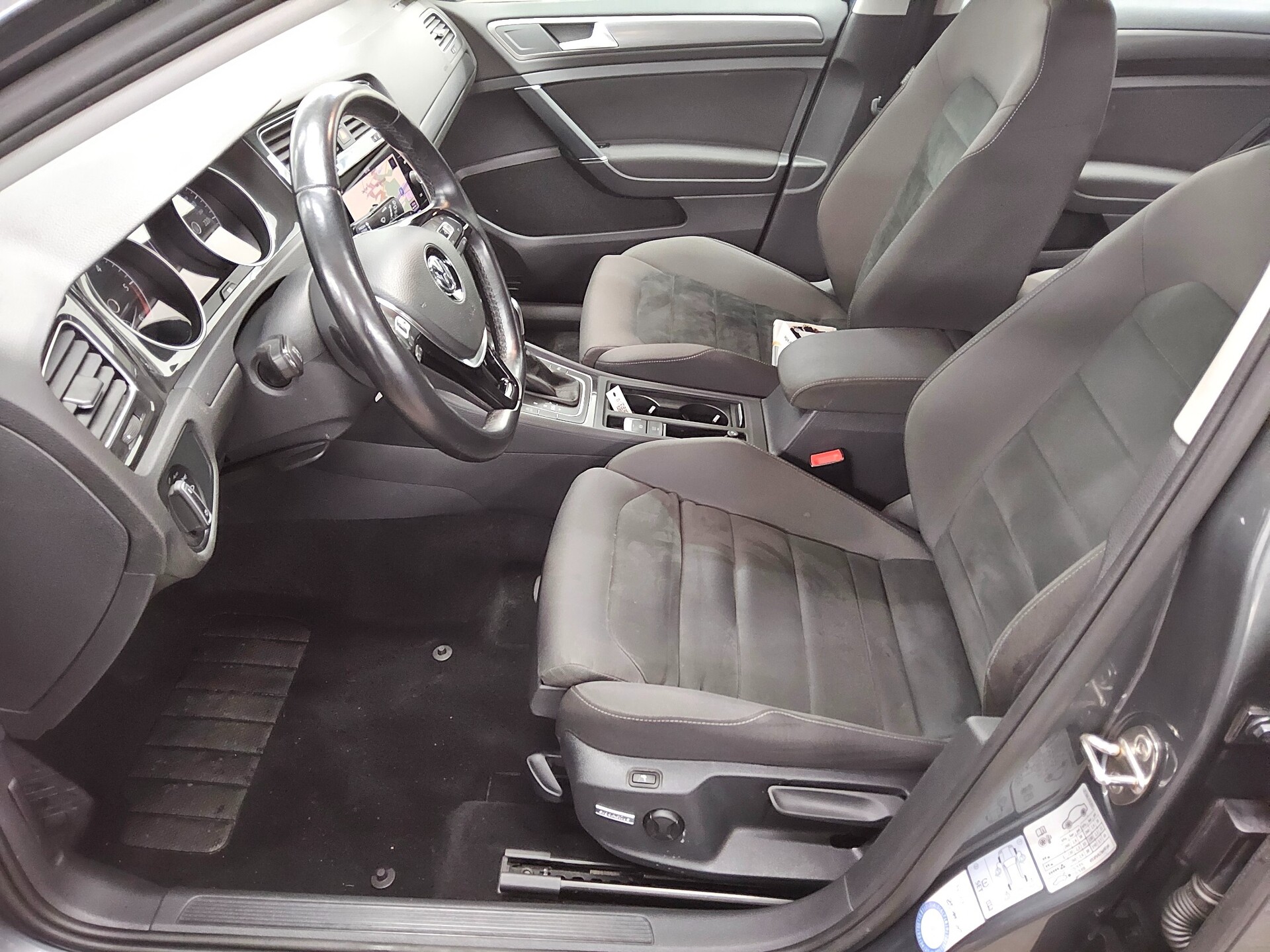 Volkswagen Golf-7 Var. 2.0 TDI Comf. Navi LED ACC PDC 8