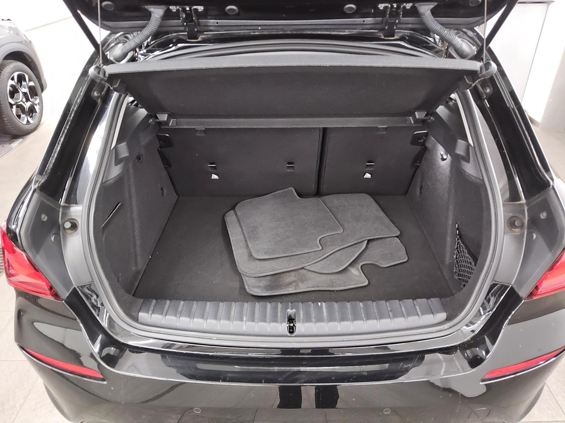 BMW 118dA Advantage Navi LED LC-Pro ACC Shz 12