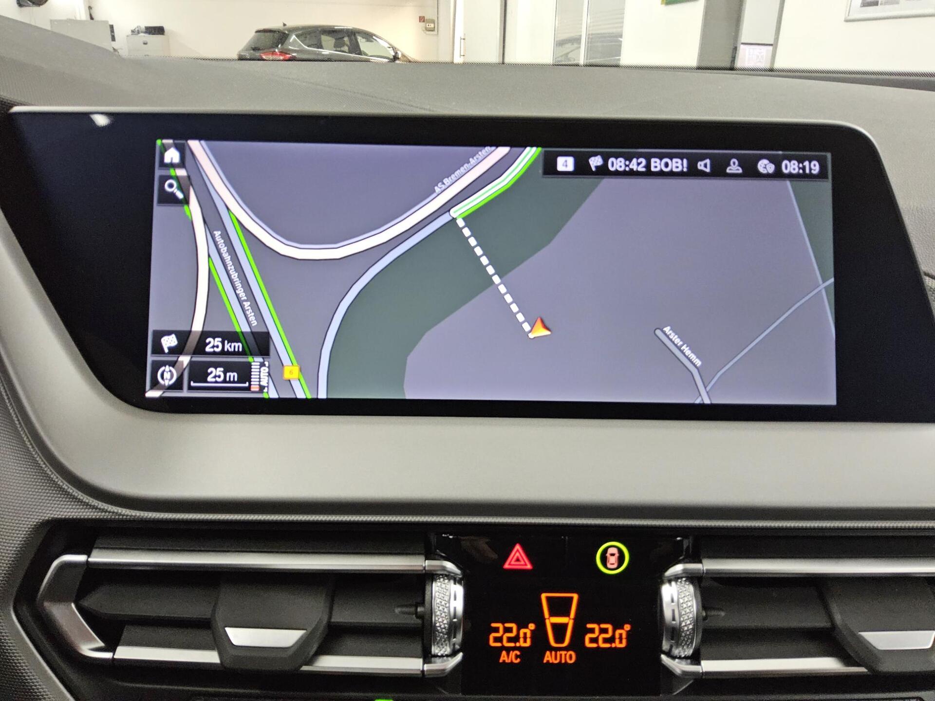 BMW 118dA Advantage Navi LED LC-Pro ACC Shz 7