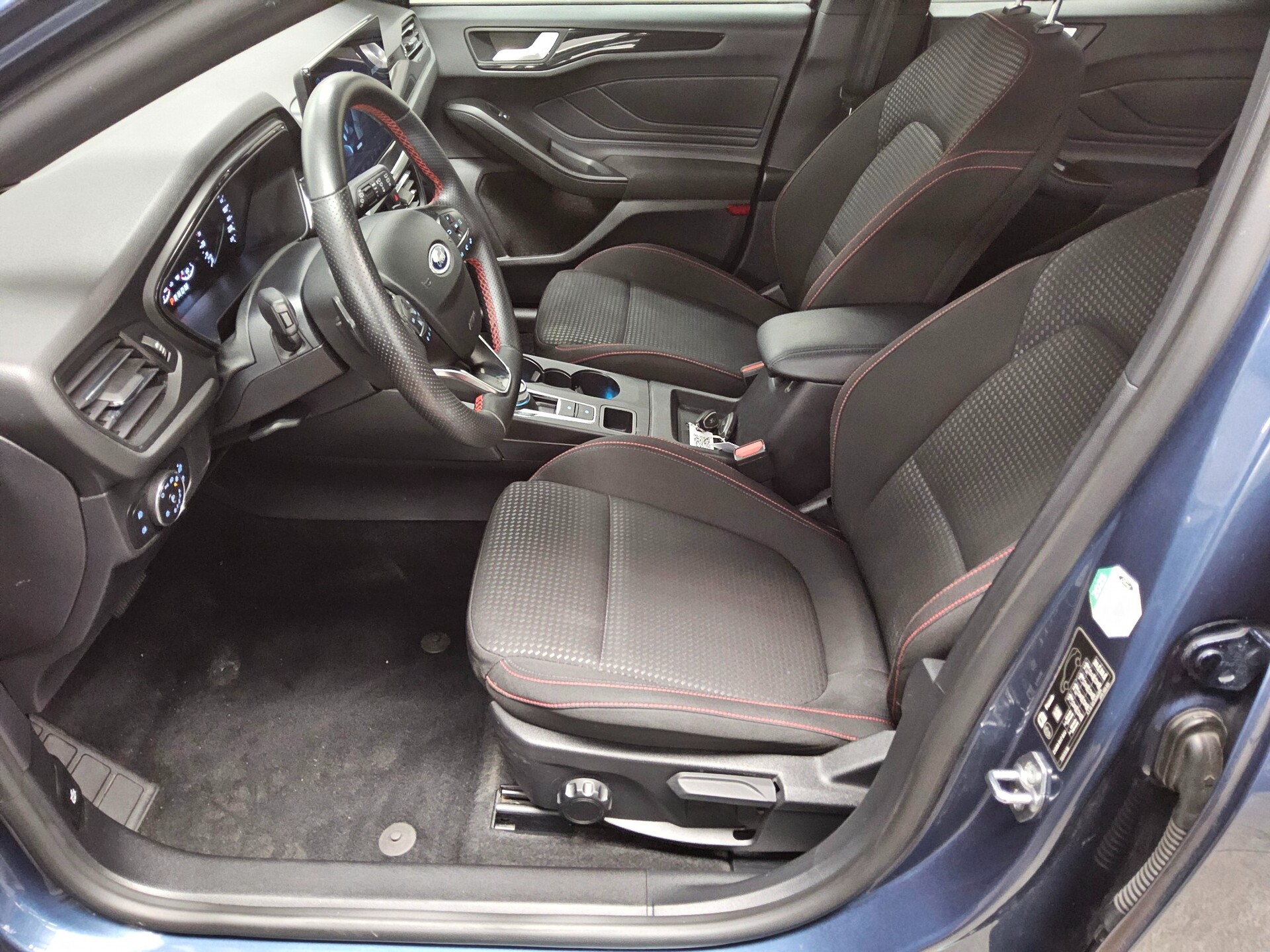 Ford Focus Turnier 1.5 EB ST-Line Navi LED RfK PDC 8