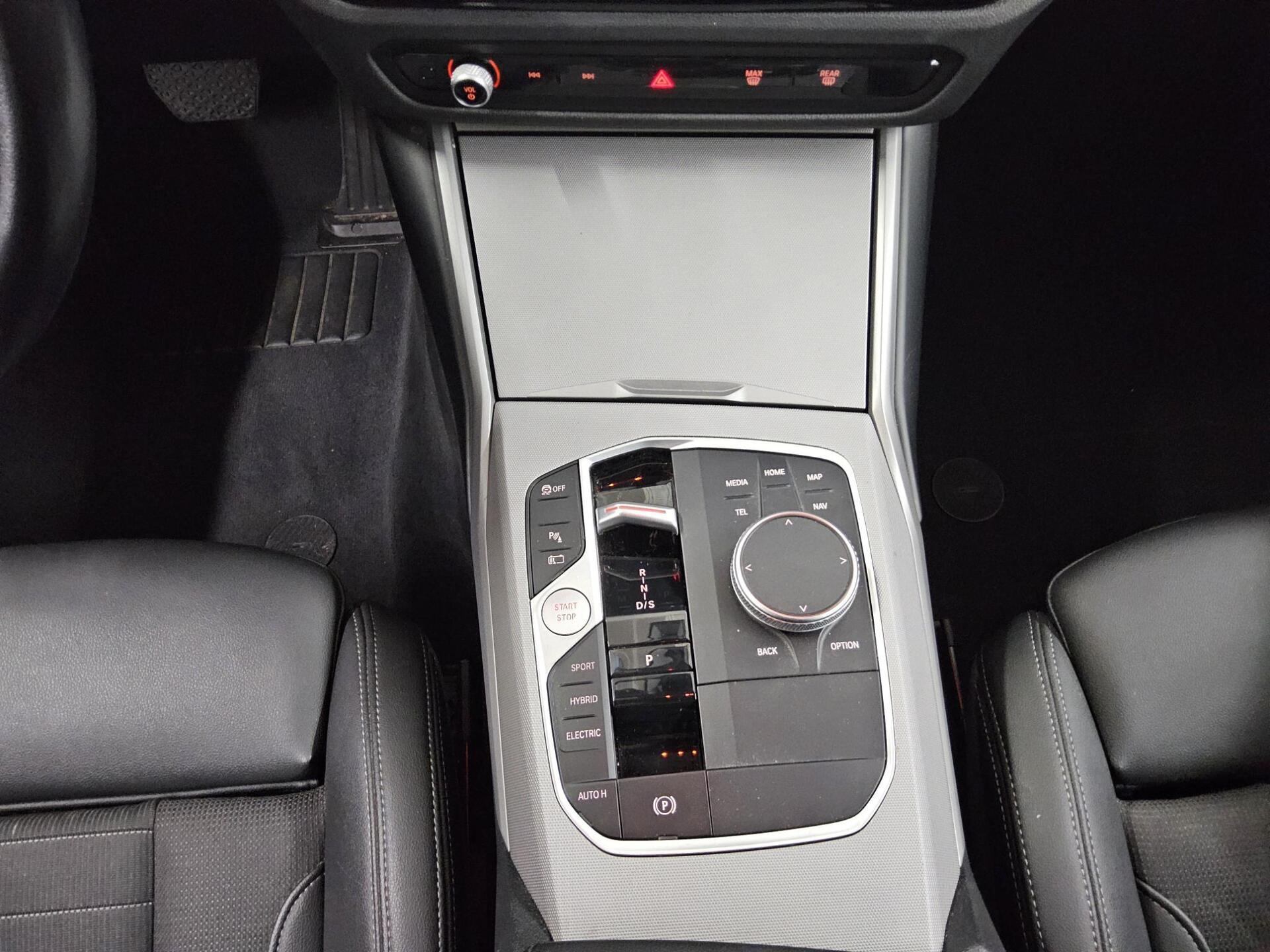 BMW 320e Touring T-Leder Curved Navi LED AHK ACC 6