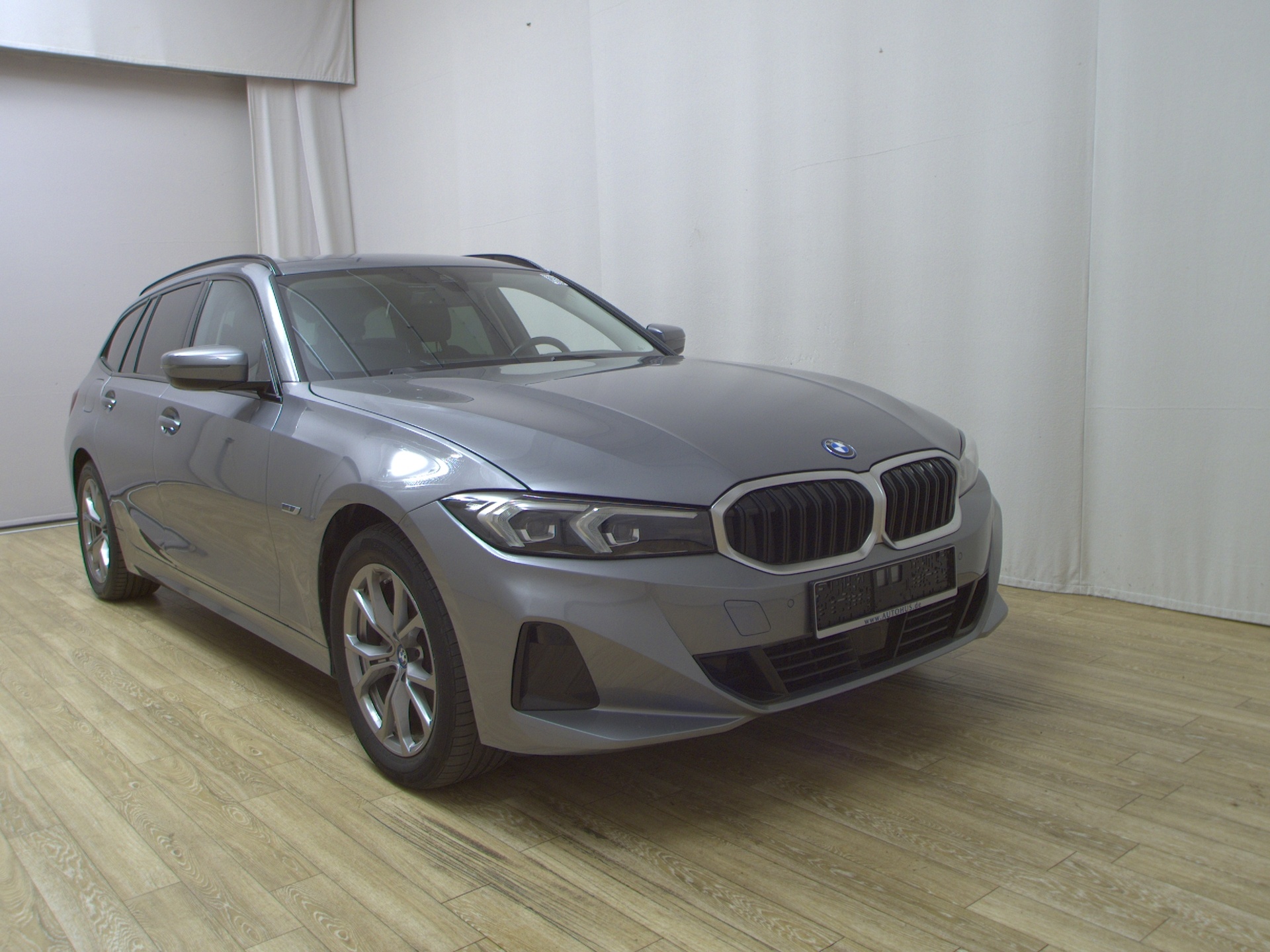 BMW 320e Touring T-Leder Curved Navi LED AHK ACC 3