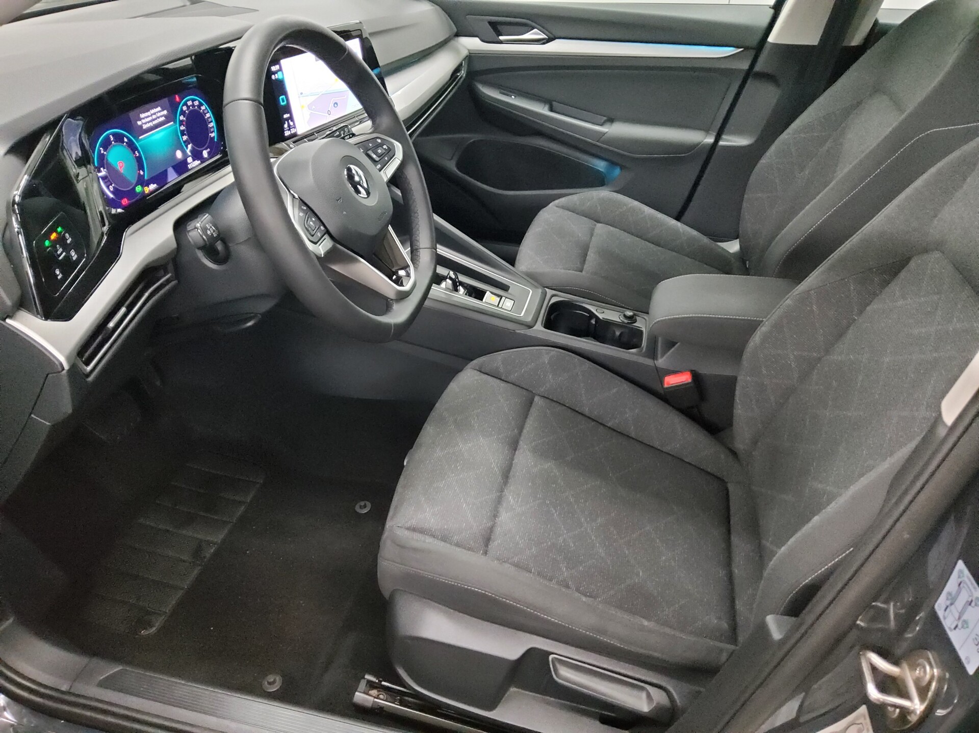 Volkswagen Golf-8 Var. 2.0 TDI Life Navi LED ACC Shz PDC 9