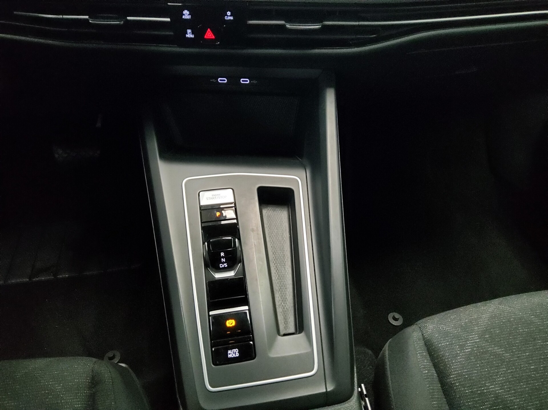 Volkswagen Golf-8 Var. 2.0 TDI Life Navi LED ACC Shz PDC 6