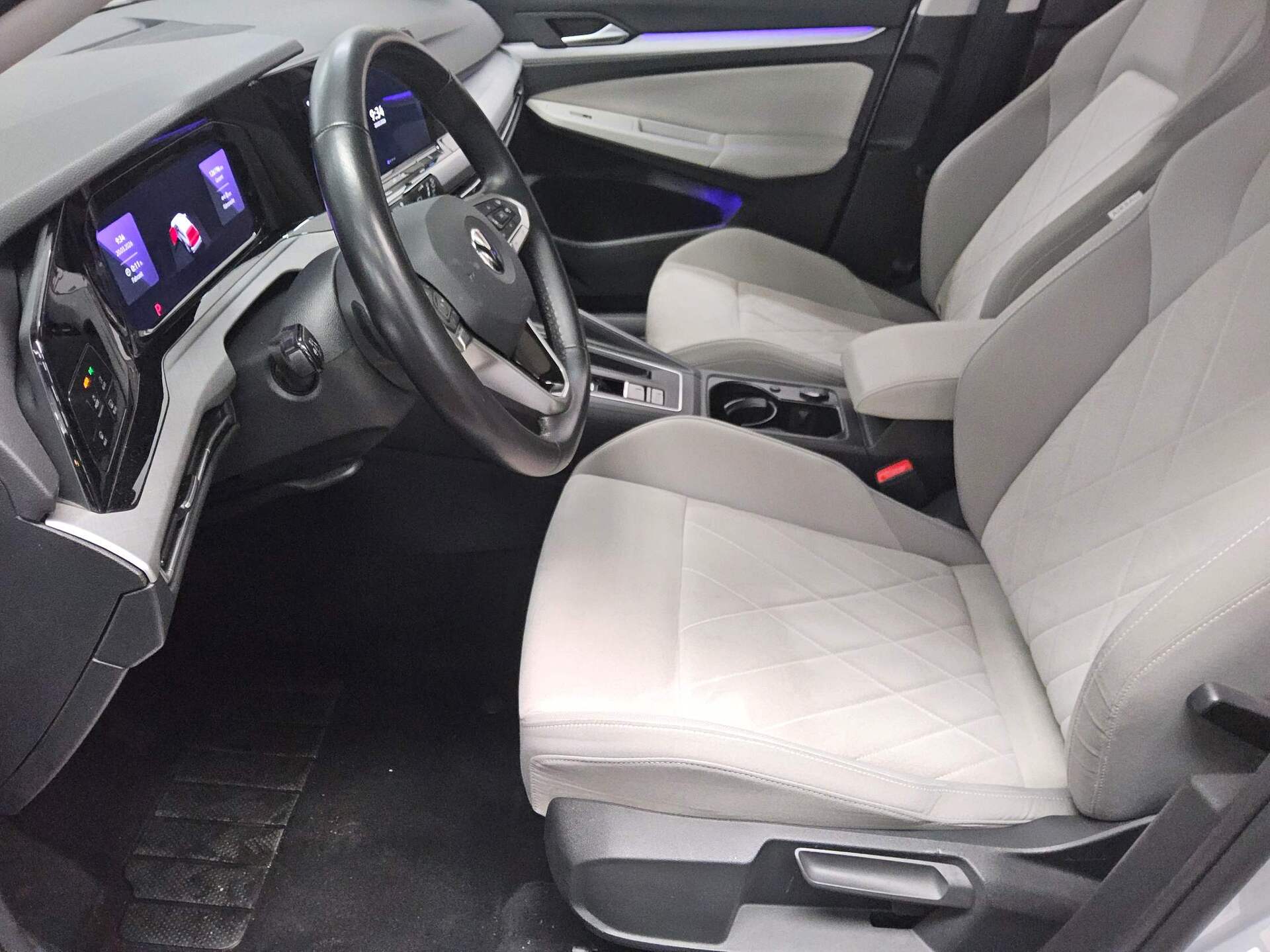 Volkswagen Golf-8 Var. 2.0 TDI Life Navi LED AID AHK ACC 9