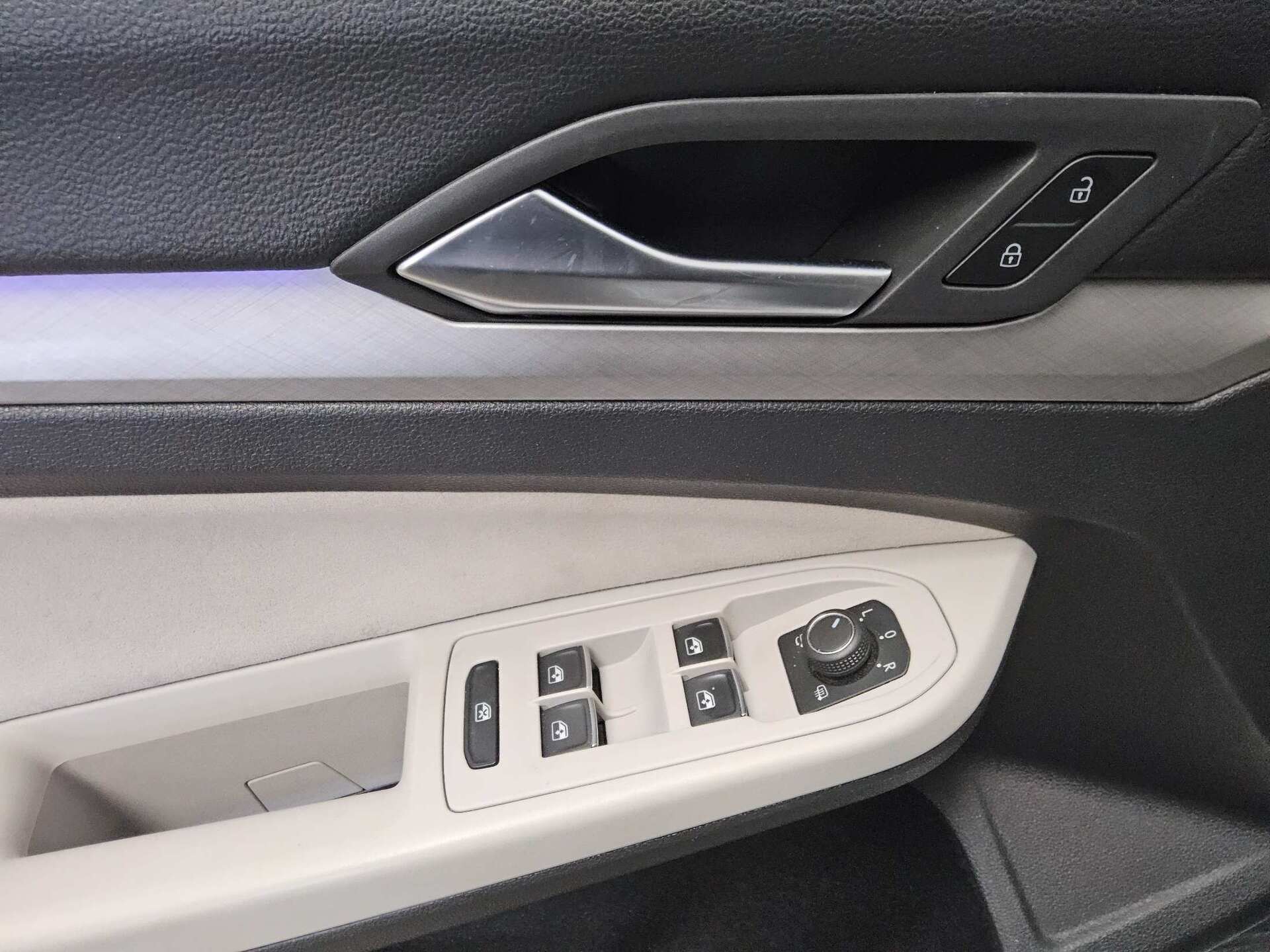 Volkswagen Golf-8 Var. 2.0 TDI Life Navi LED AID AHK ACC 10