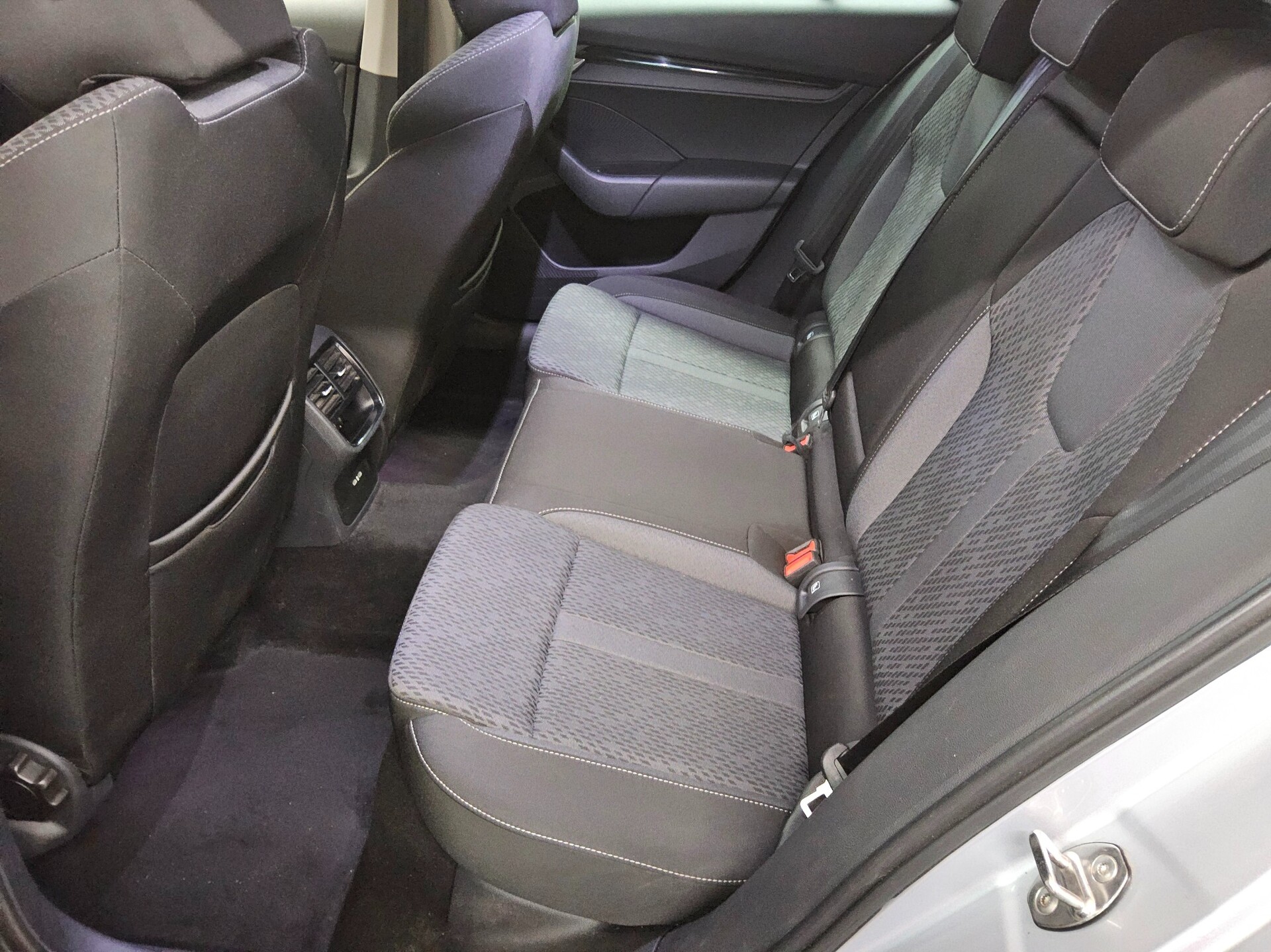 Skoda Octavia Kombi 2.0 TDI Ambition Navi LED vc AHK 13