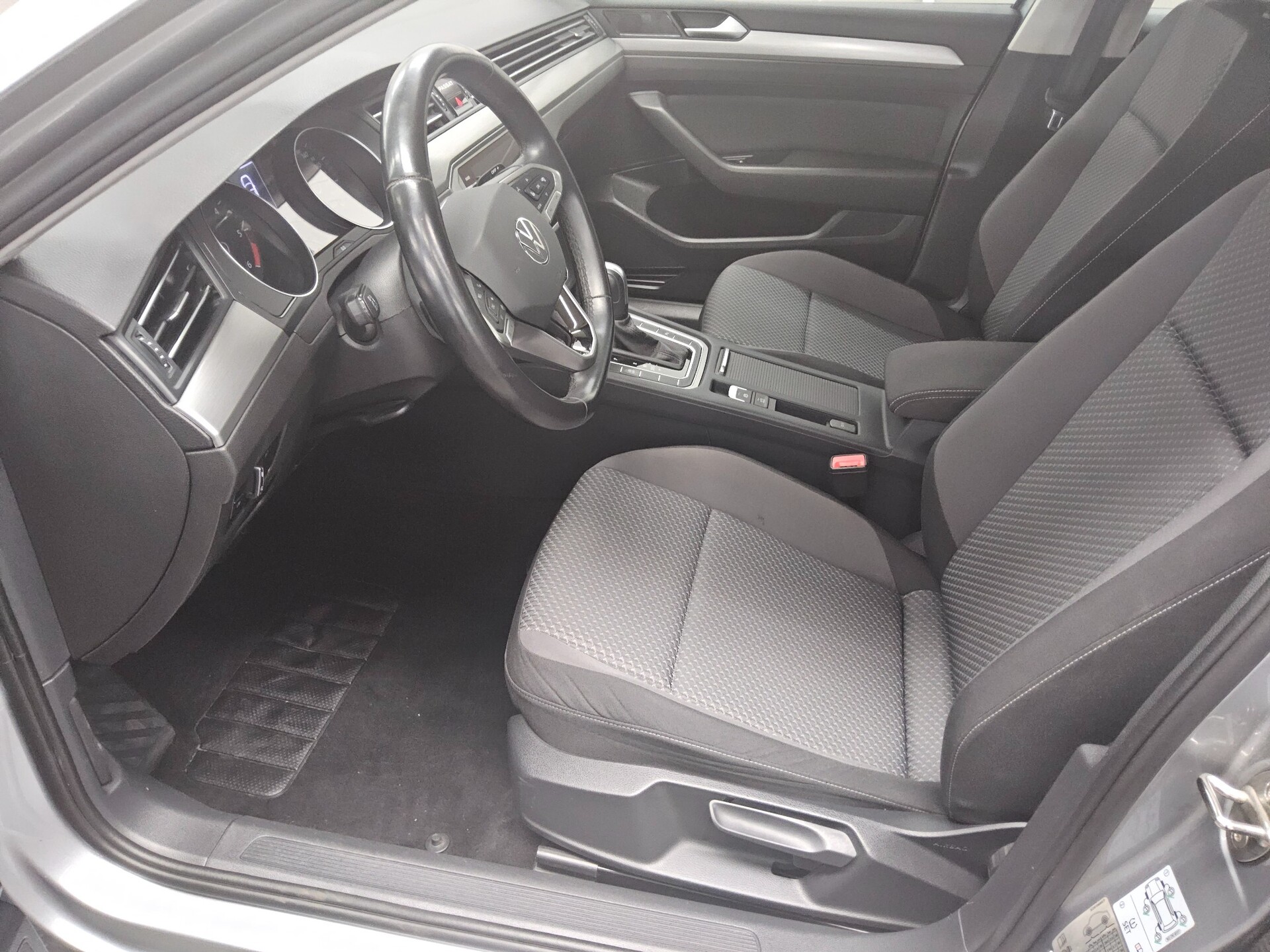 Volkswagen Passat Var. 2.0 TDI Navi LED RFK AHK Shz PDC 8