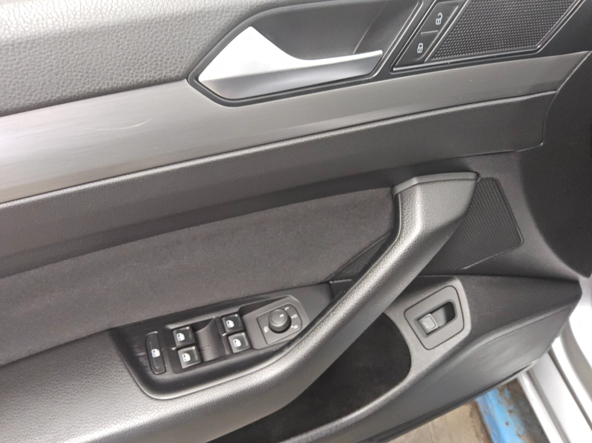 Volkswagen Passat Var. 2.0 TDI Navi LED RFK AHK Shz PDC 9