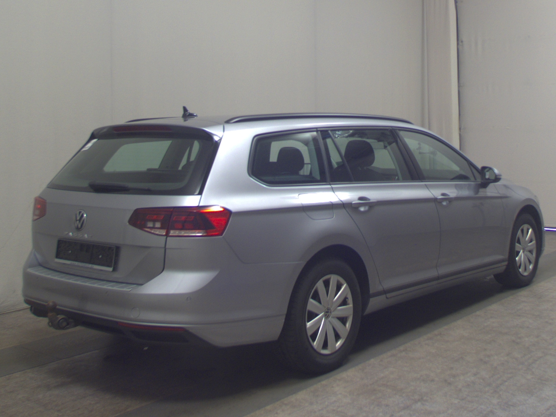 Volkswagen Passat Var. 2.0 TDI Navi LED RFK AHK Shz PDC 4