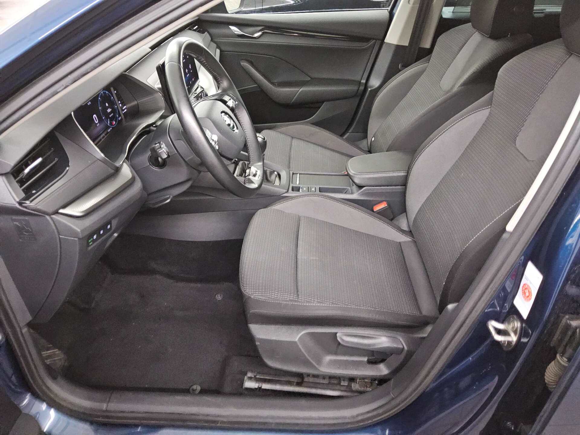 Skoda Octavia Kombi 2.0 TDI Ambition Navi LED vc 4xShz 9