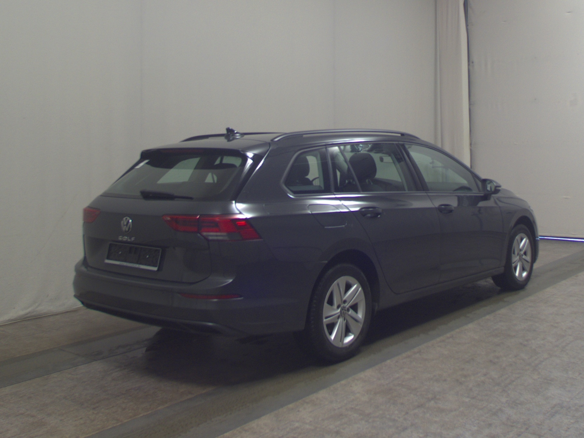 Volkswagen Golf-8 Var. 2.0 TDI Life LED DC PDC Shz BT 4