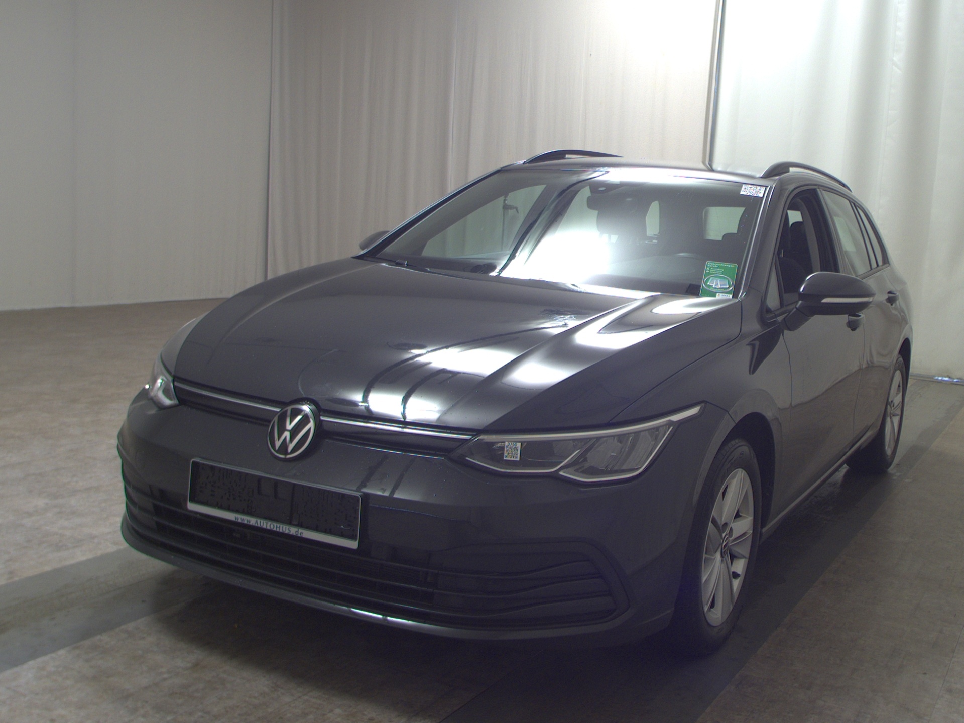 Volkswagen Golf-8 Var. 2.0 TDI Life LED DC PDC Shz BT 2