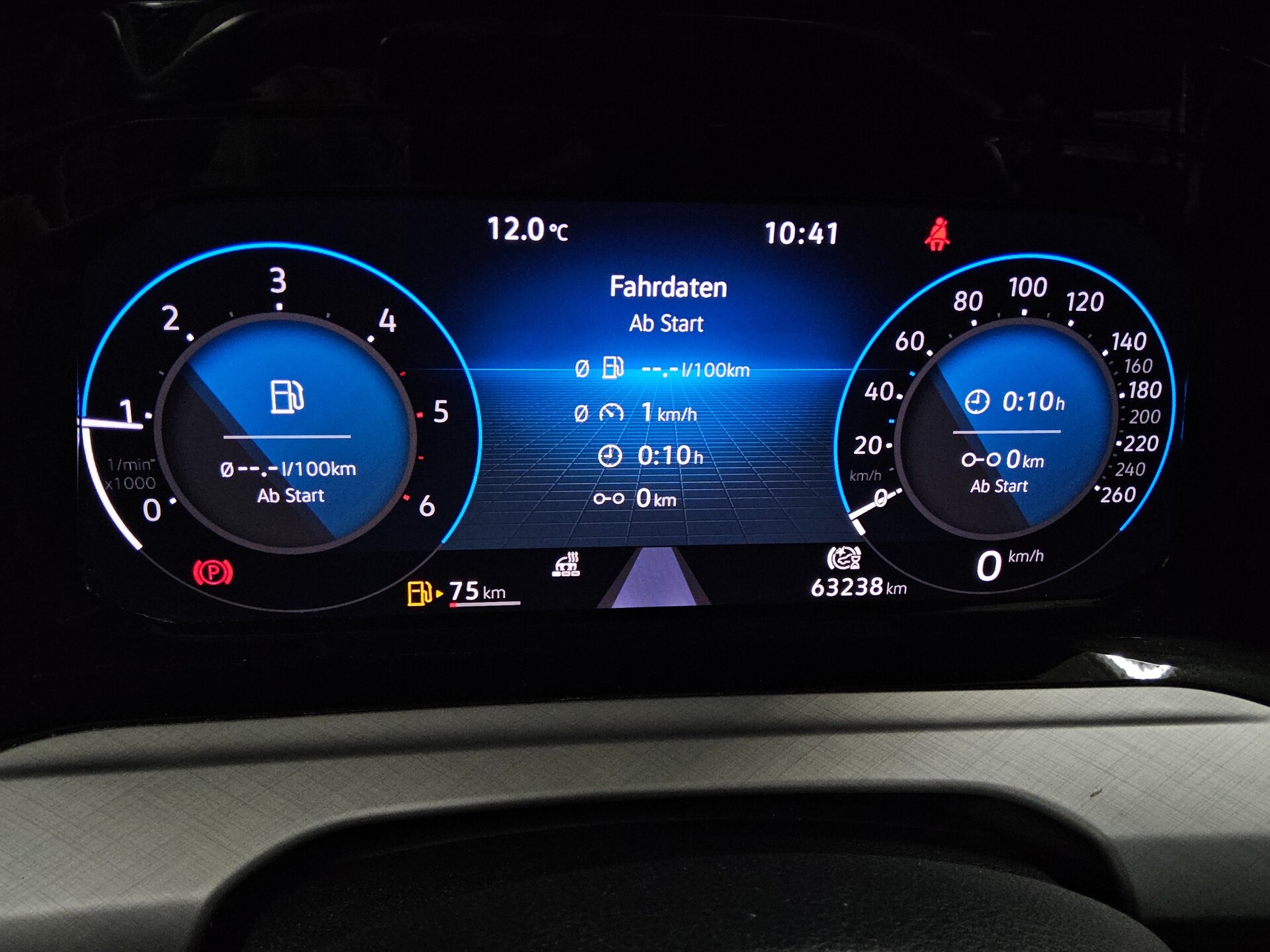 Volkswagen Golf-8 Var. 2.0 TDI Life LED DC PDC Shz BT 8