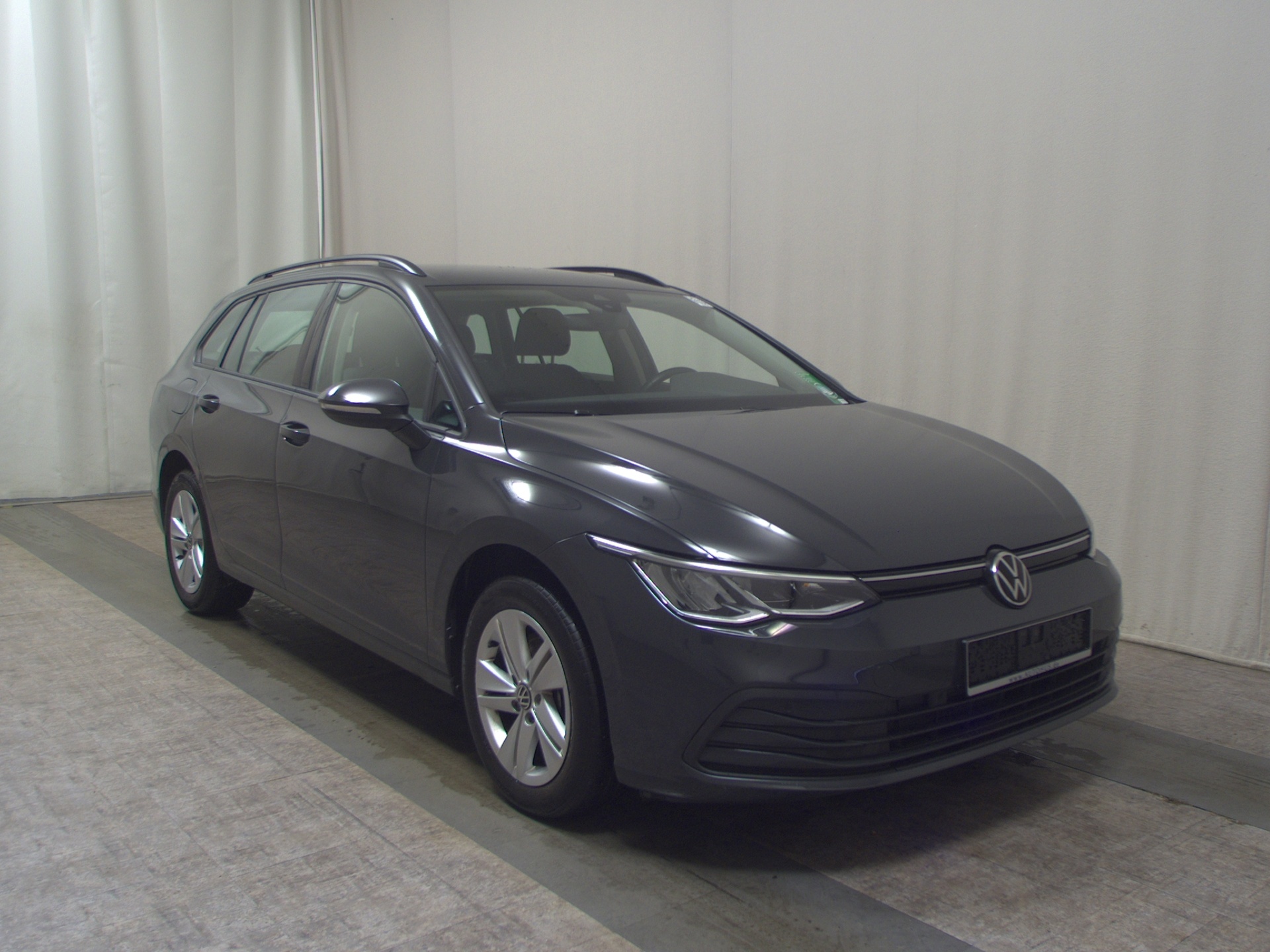 Volkswagen Golf-8 Var. 2.0 TDI Life LED DC PDC Shz BT 3