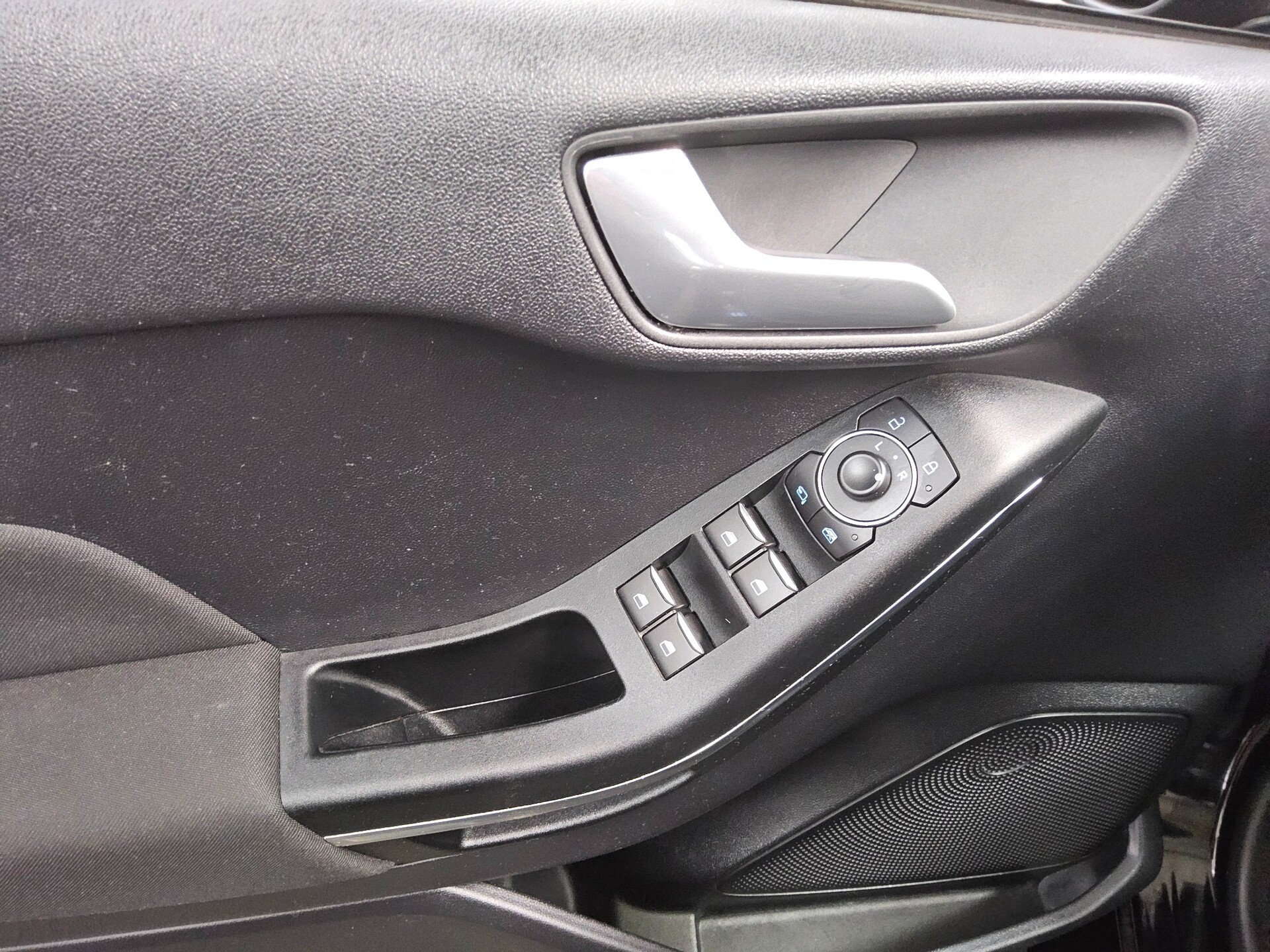 Ford Fiesta 1.0 EB ST-Line Navi LED ACC Shz PDC BT 9