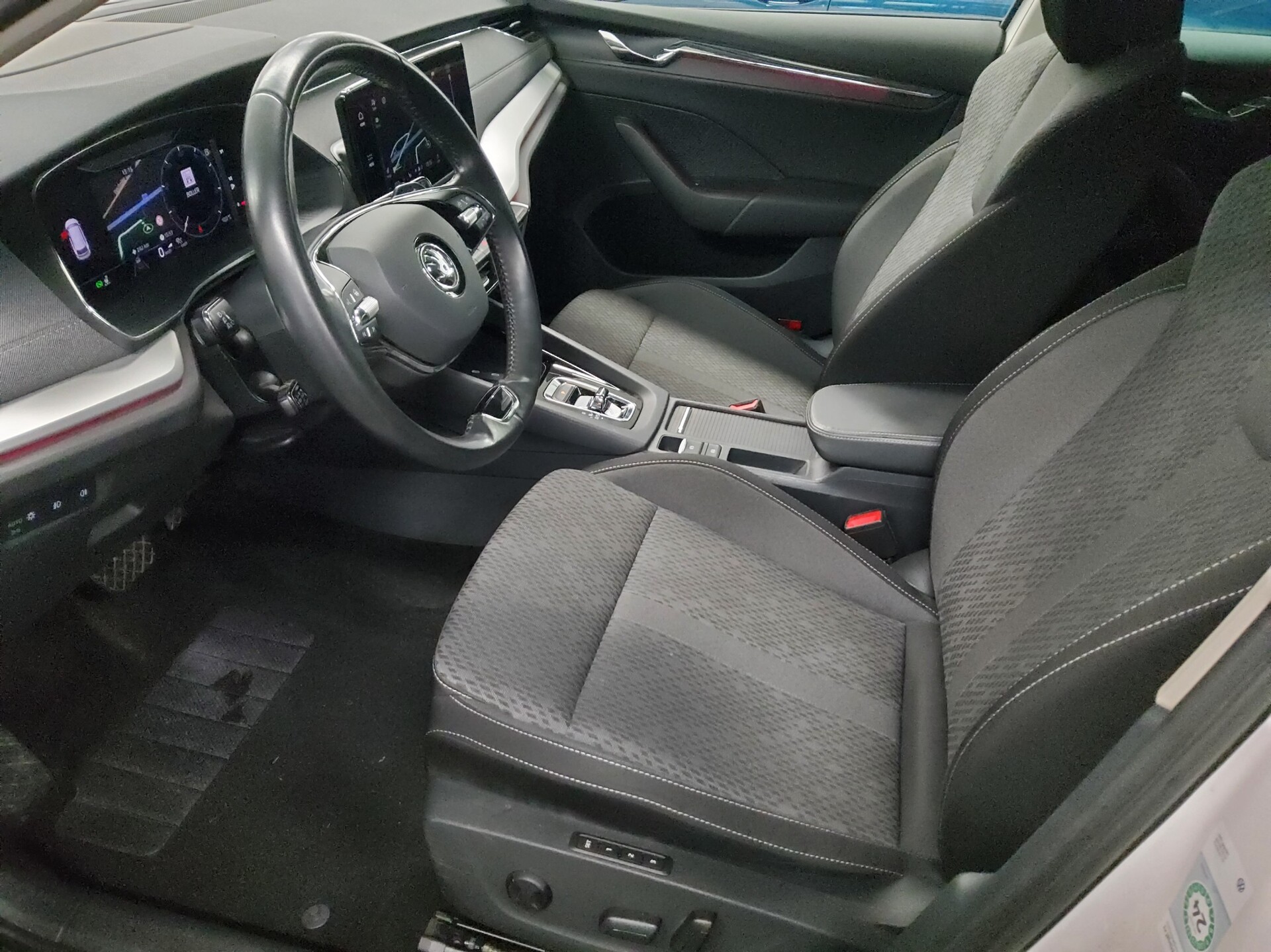 Skoda Octavia Kombi 2.0 TDI Style Navi LED Virtual HuD 9