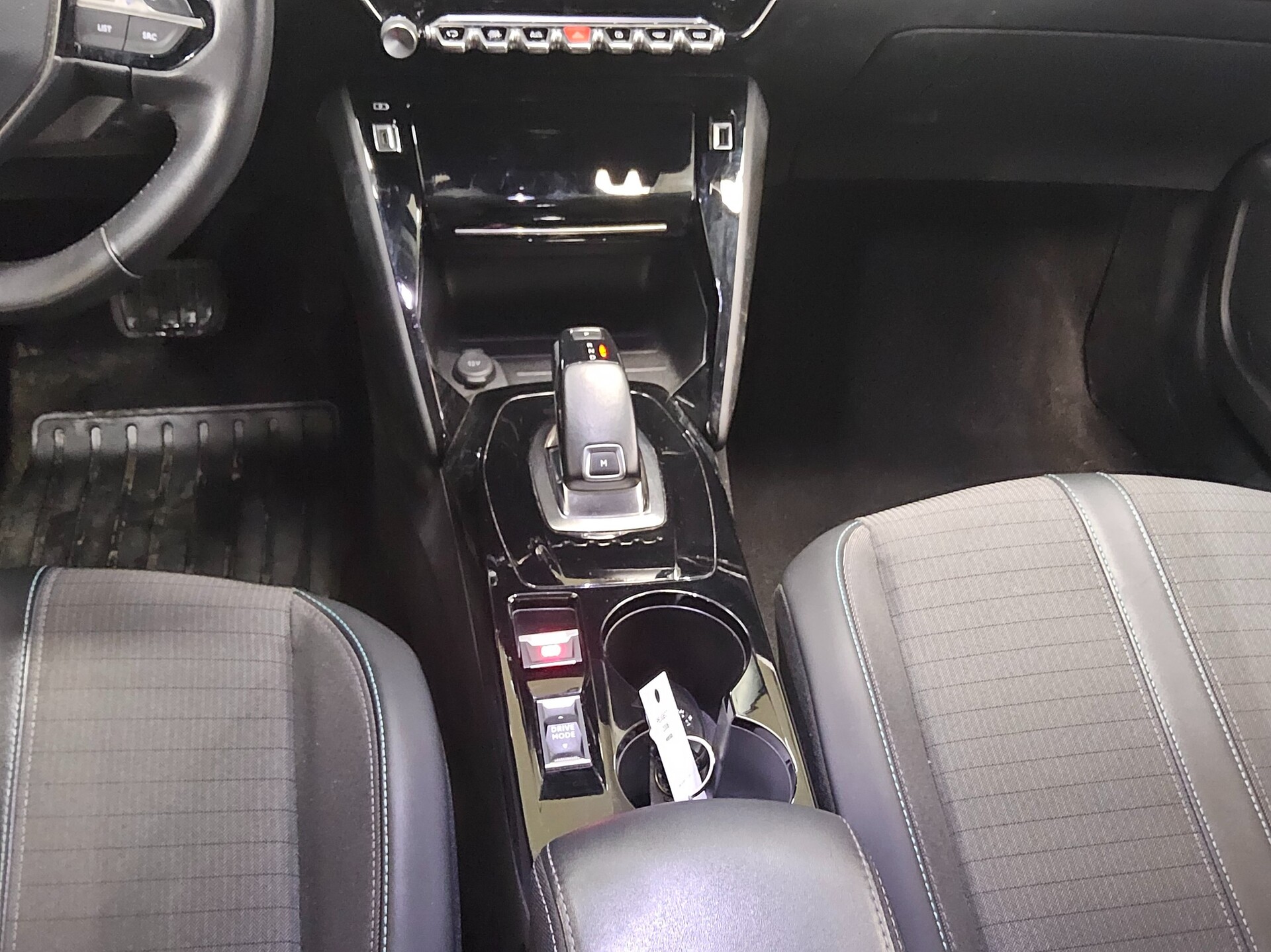 Peugeot 2008 1.5 BlueHDi 130 Allure T-Leder LED RfK ACC 6