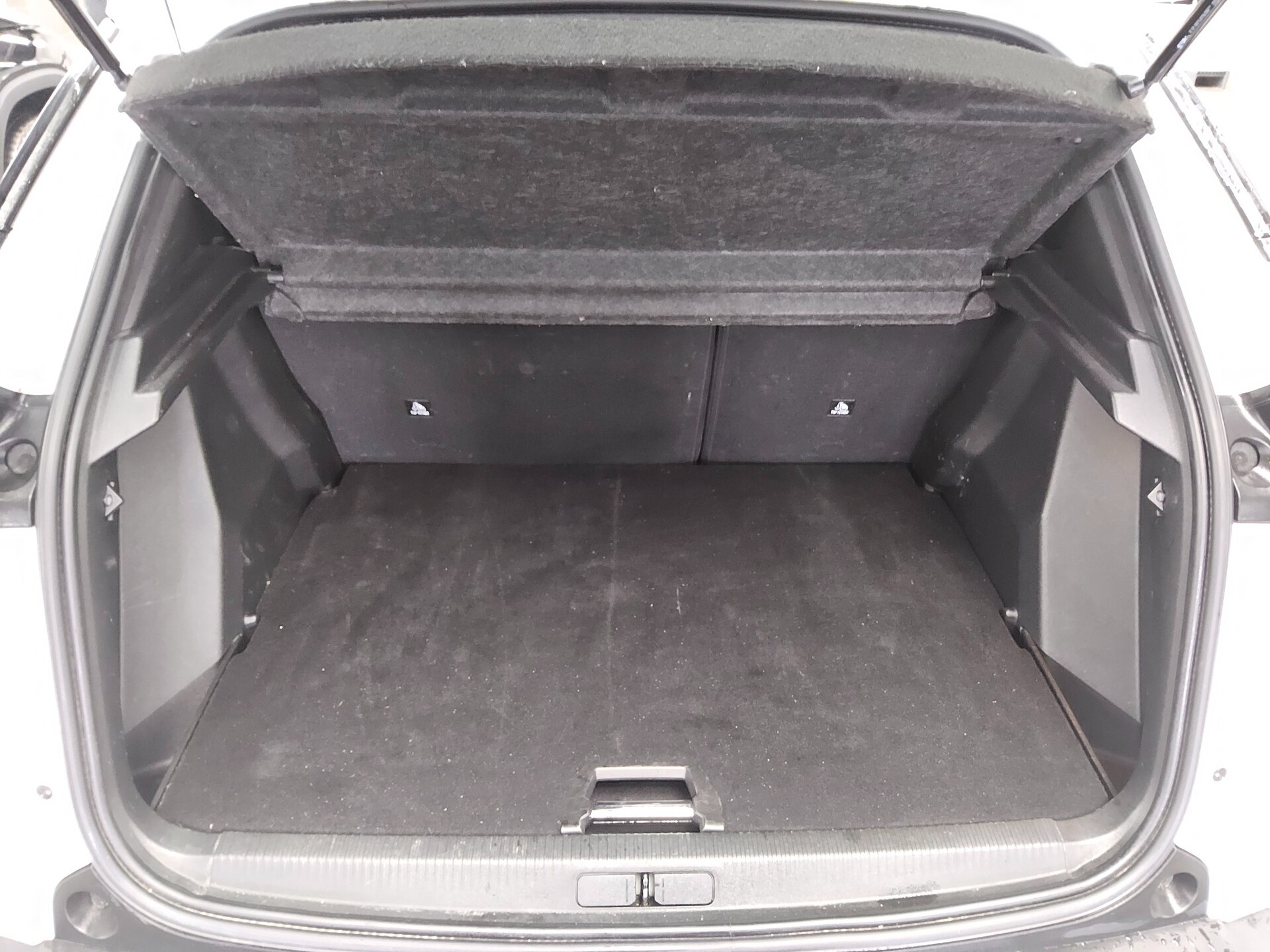 Peugeot 2008 1.5 BlueHDi 130 Allure T-Leder LED RfK ACC 12