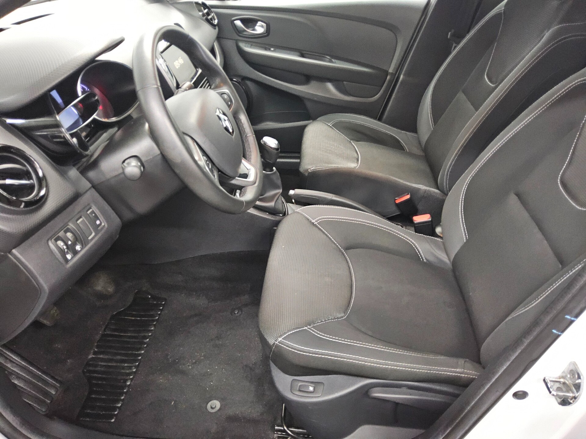 Renault Clio 0.9 TCe Navi Shz PDC BT Klima 8