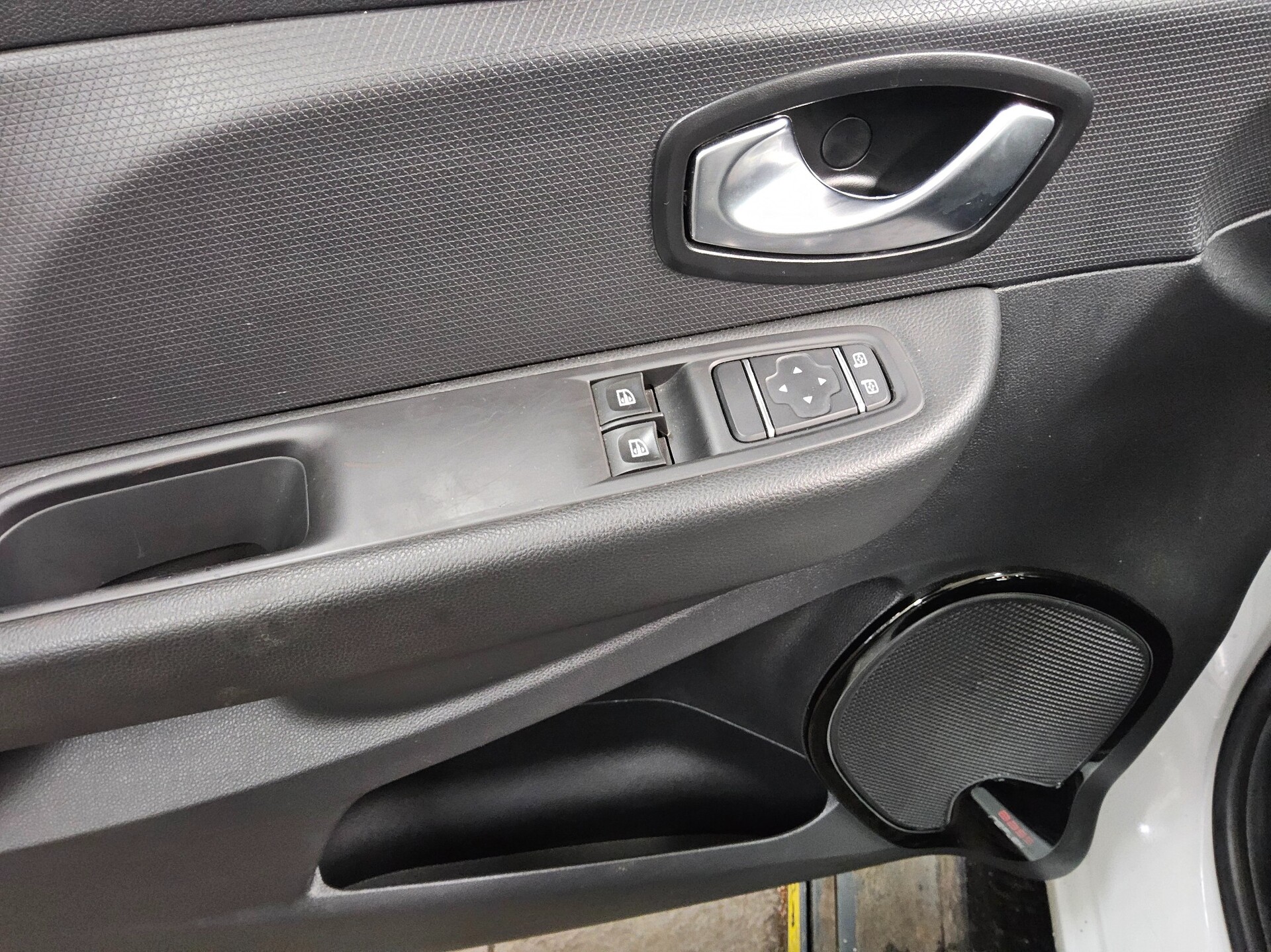 Renault Clio 0.9 TCe Navi Shz PDC BT Klima 9