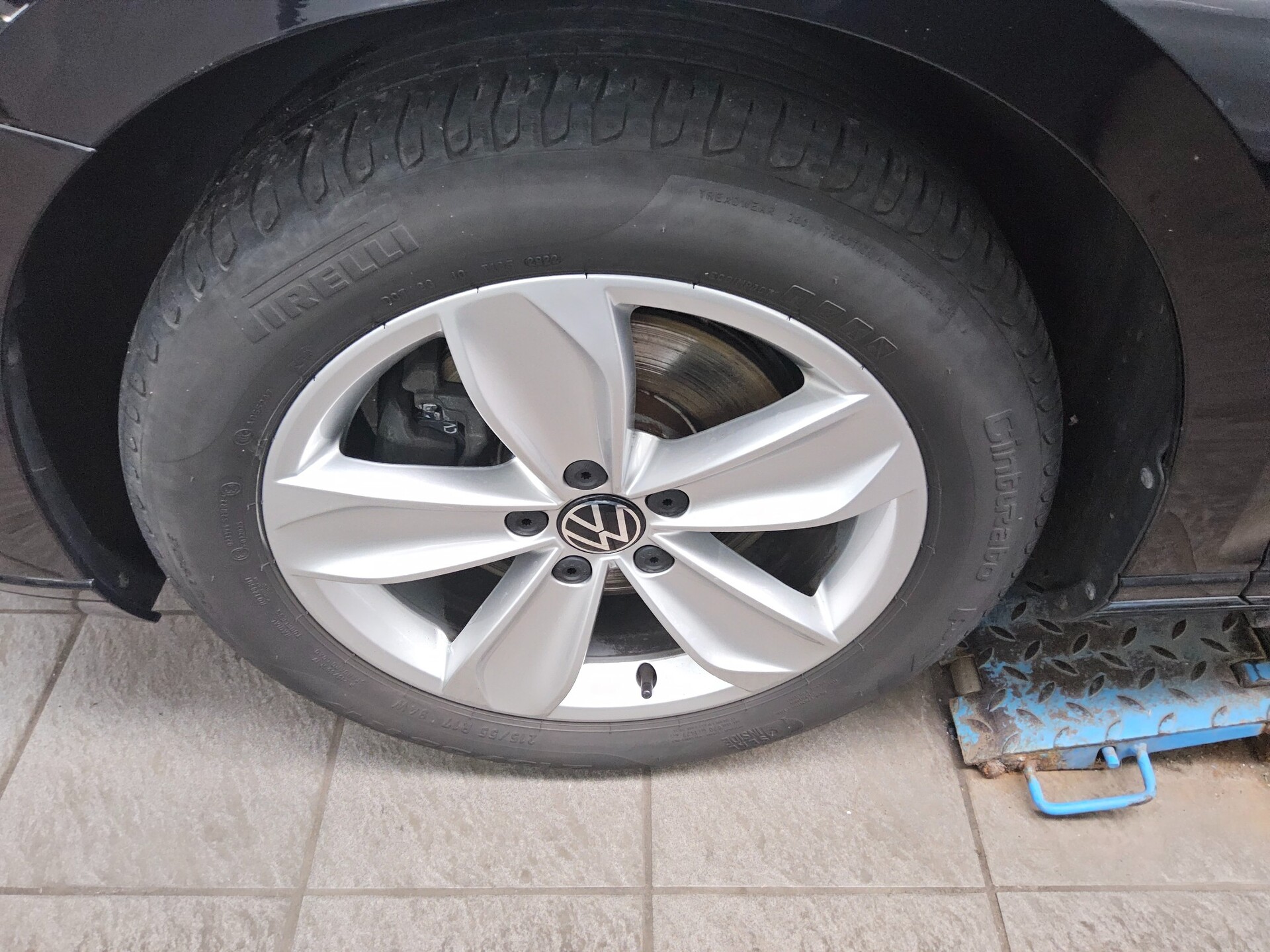 Volkswagen Passat Var. 2.0 TDI Business Navi LED Pano AHK 10