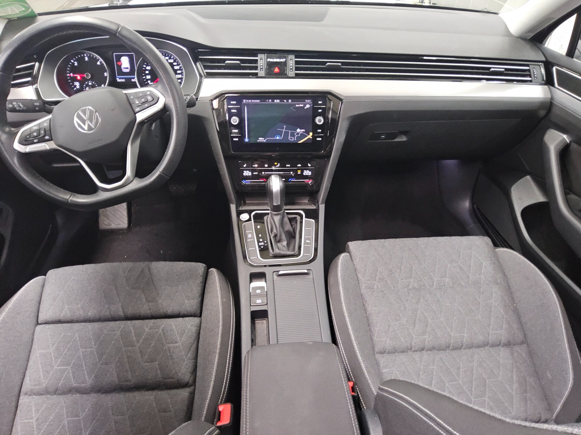 Volkswagen Passat Var. 2.0 TDI Business Navi LED Pano AHK 5