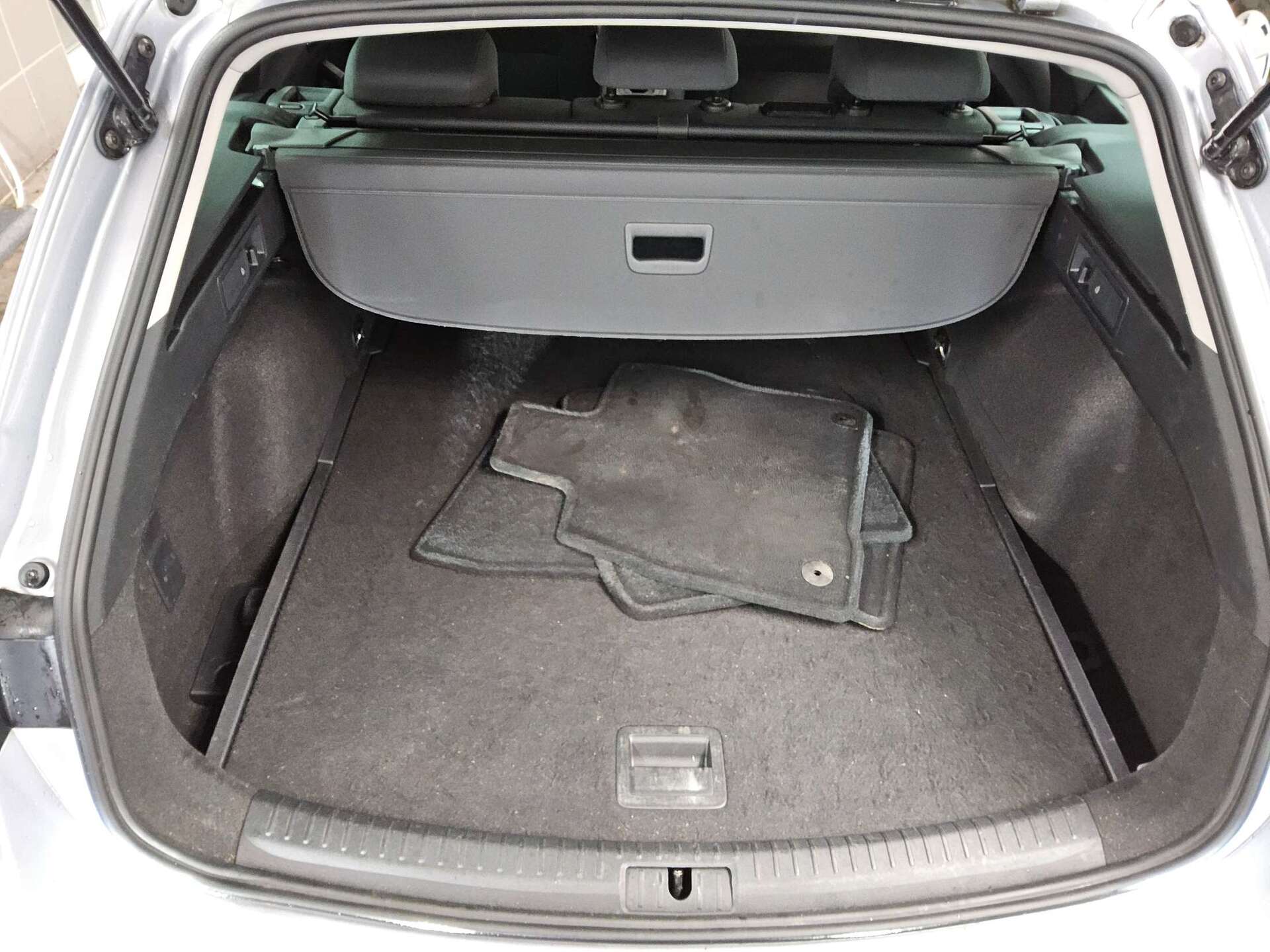 Seat Leon Sportstourer 2.0 TDI Style Navi LED vc PDC 12