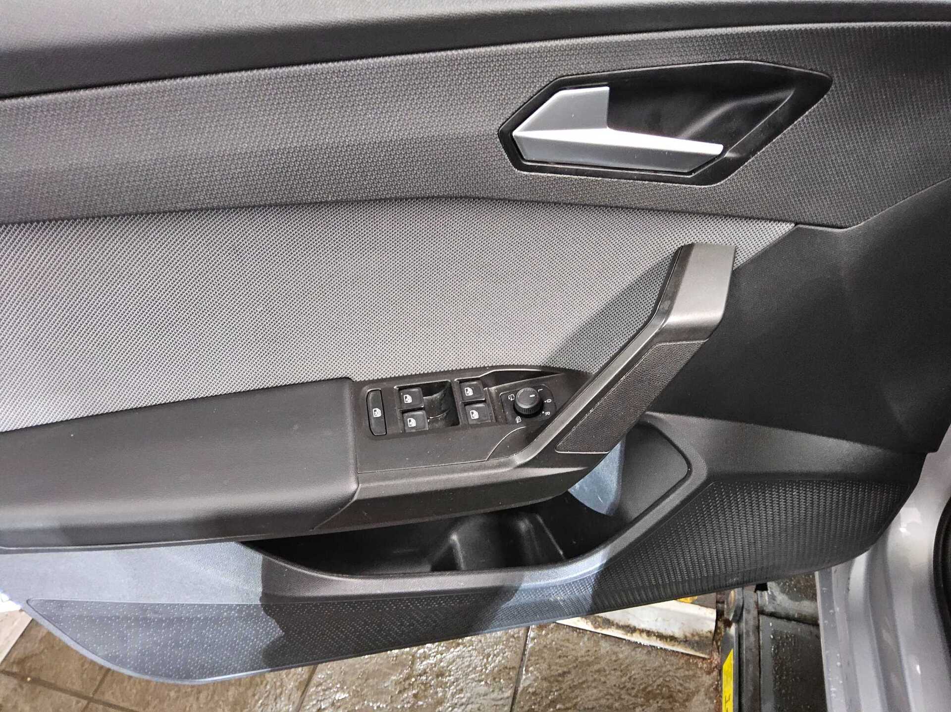 Seat Leon Sportstourer 2.0 TDI Style Navi LED vc PDC 10